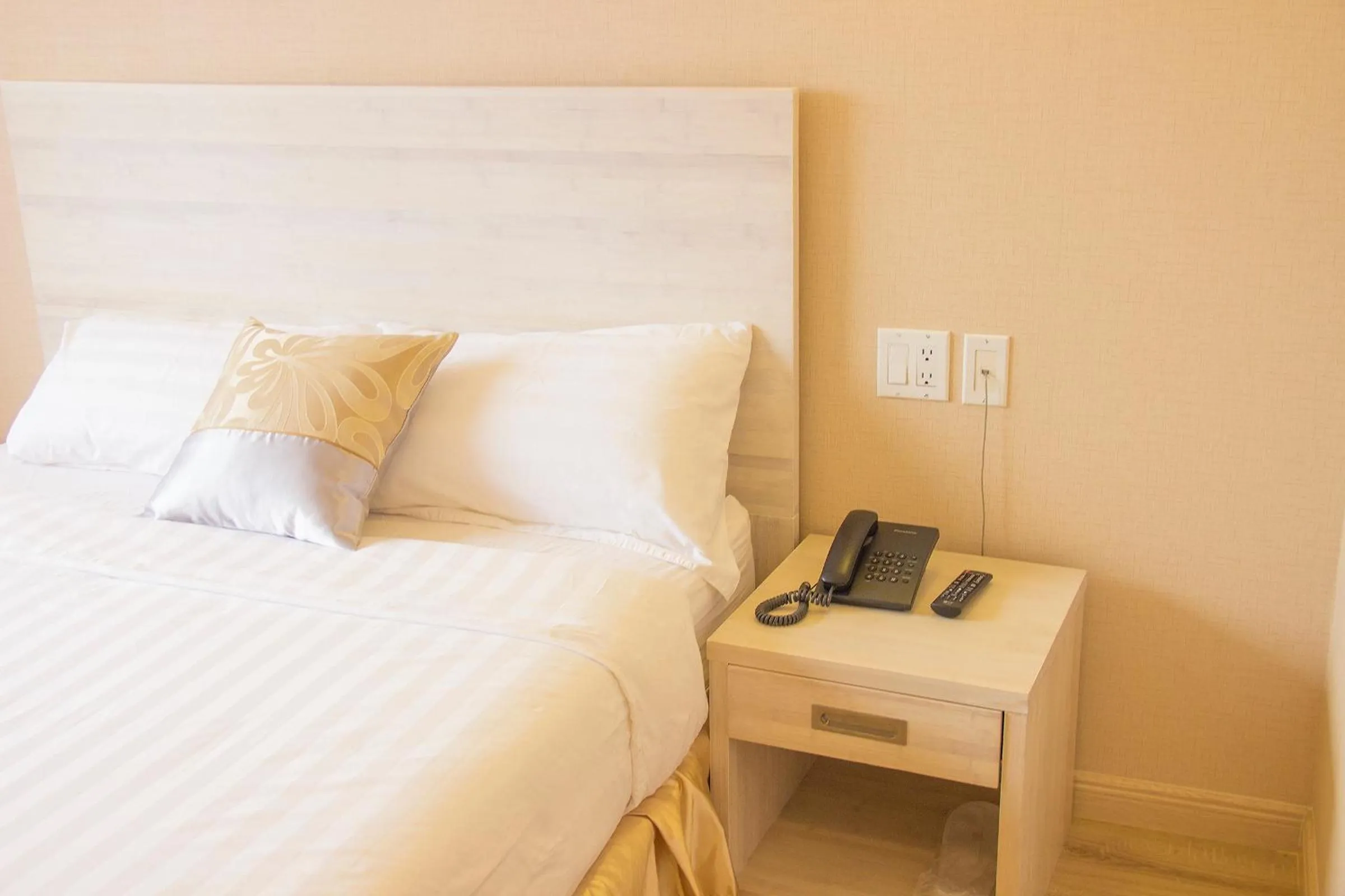 Bed in Phoenix Hotel Brooklyn Sunset Park