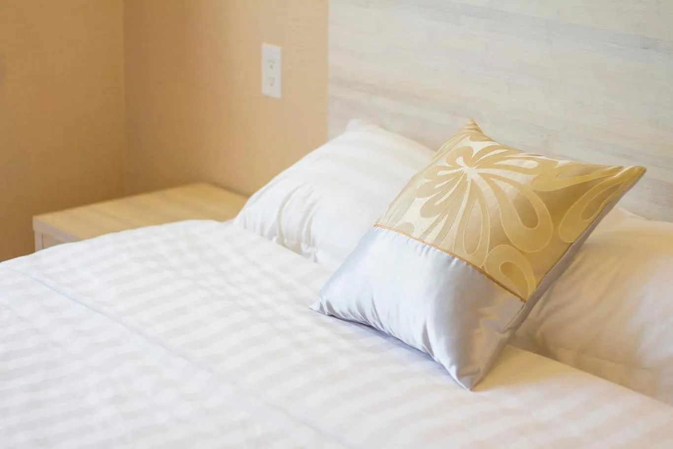 Coffee/tea facilities, Bed in Phoenix Hotel Brooklyn Sunset Park