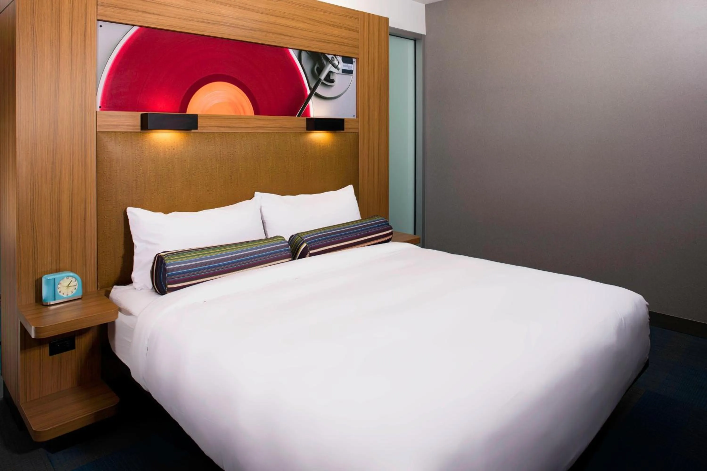 Photo of the whole room, Bed in Aloft Cleveland Downtown