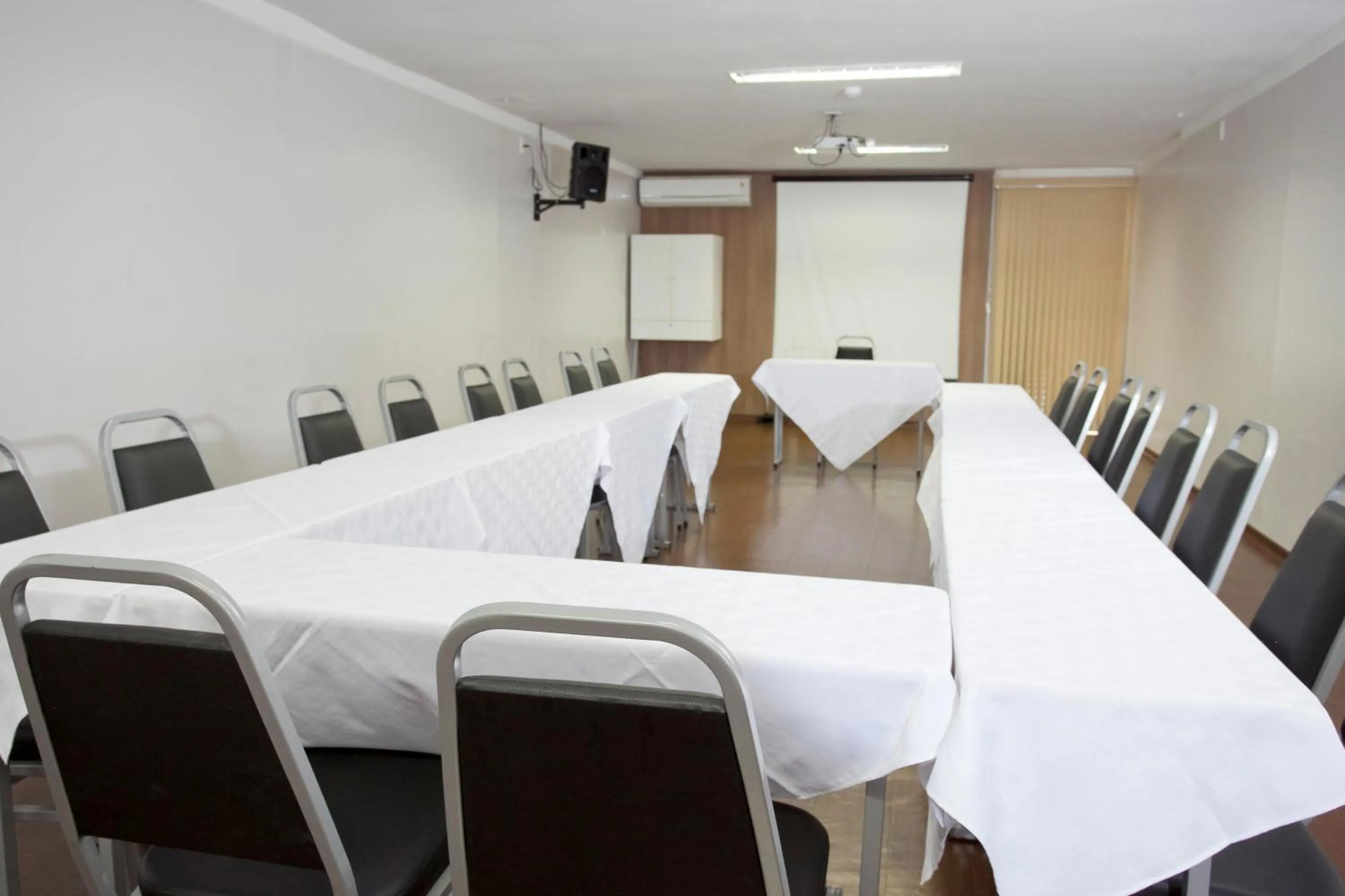 Business facilities in Laguna Plaza Hotel