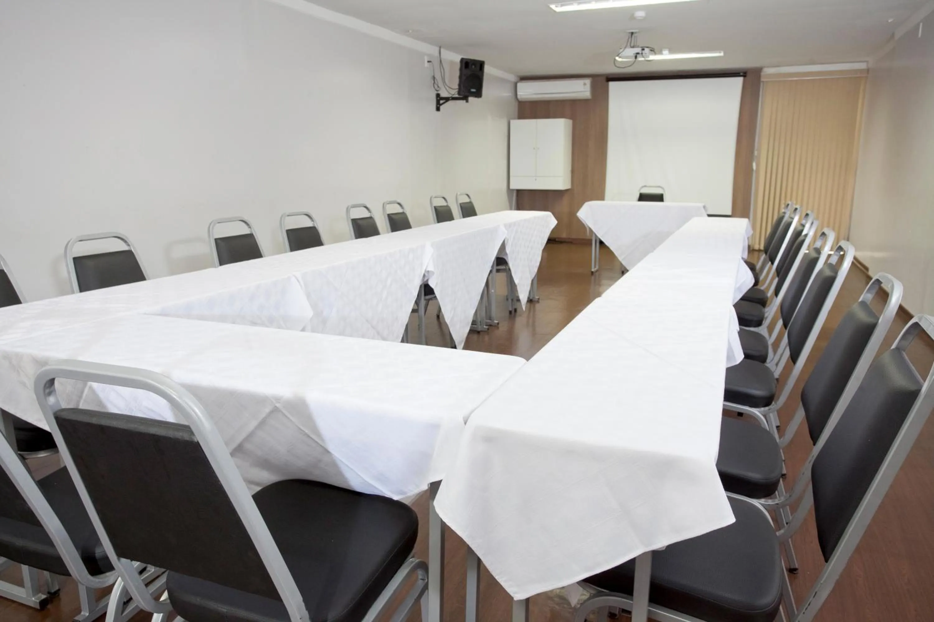 Business facilities in Laguna Plaza Hotel