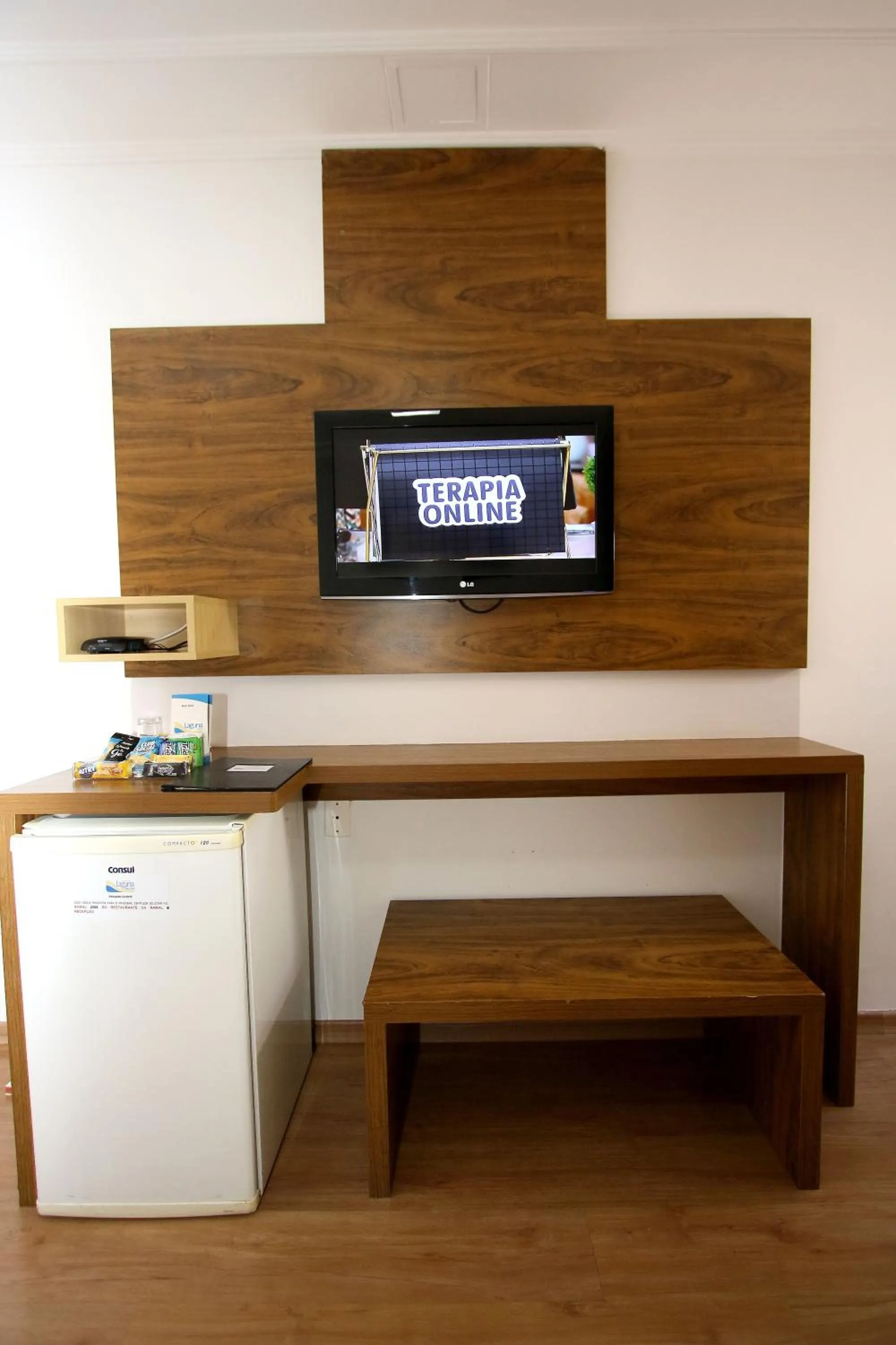 TV and multimedia in Laguna Plaza Hotel