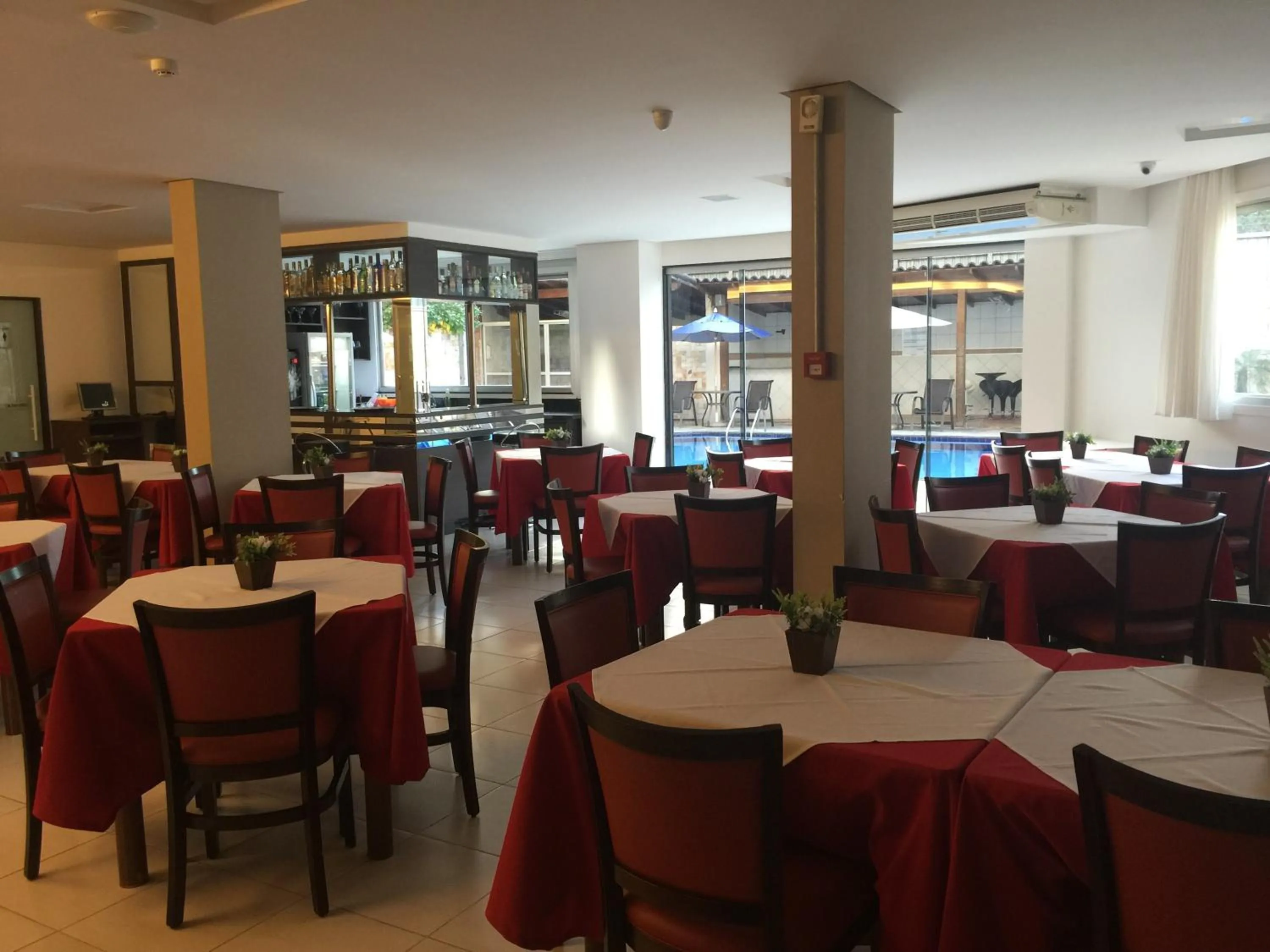 Restaurant/places to eat in Laguna Plaza Hotel