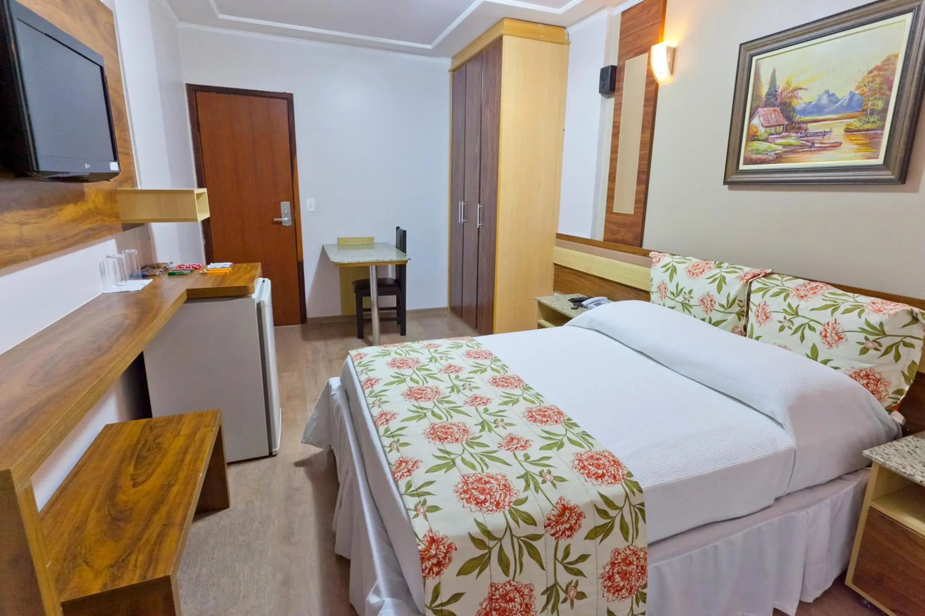 Deluxe Double or Twin Room - single occupancy in Laguna Plaza Hotel Deluxe Double or Twin Room - single occupancy in Laguna Plaza Hotel