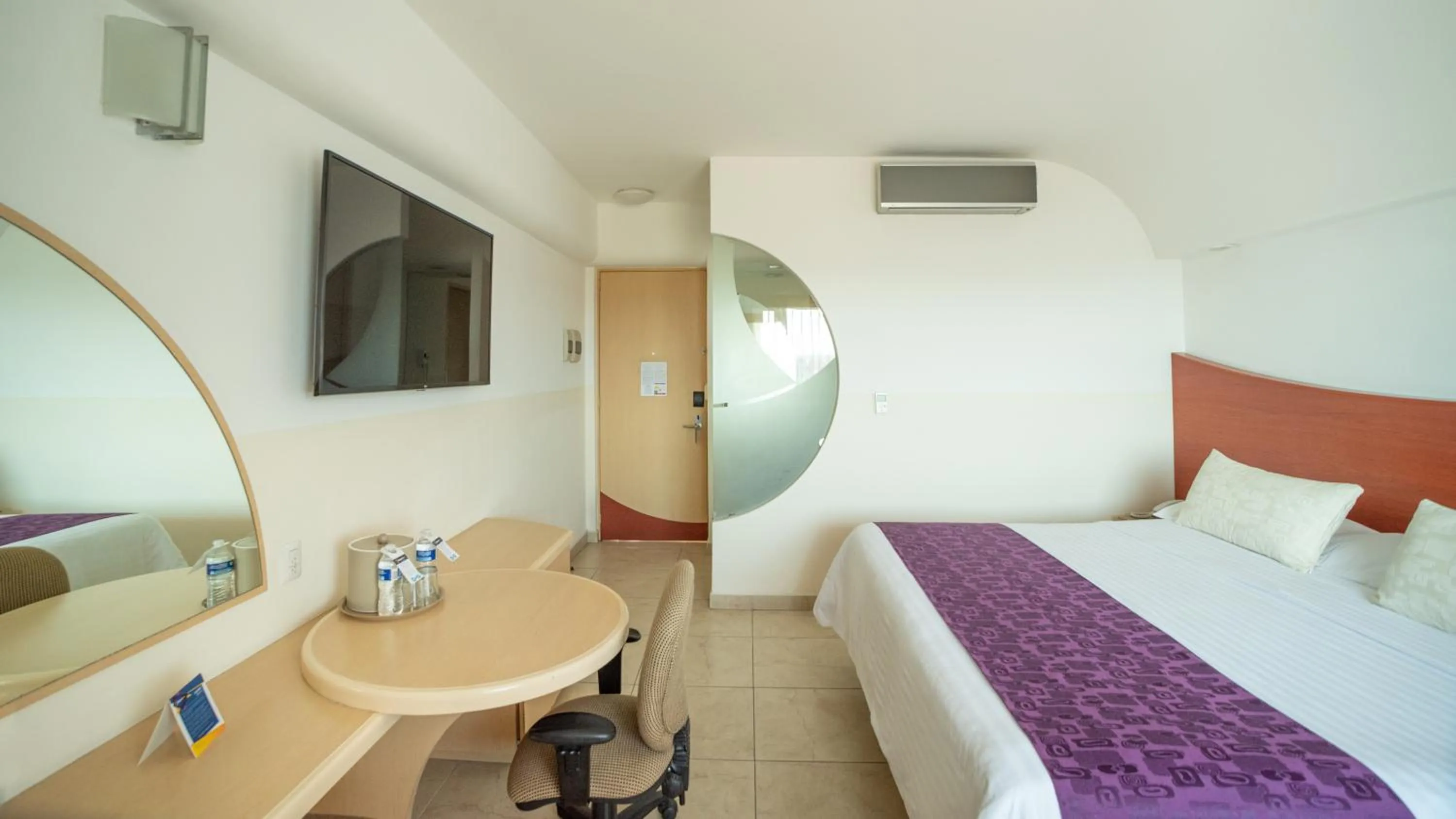 Bed in Hotel Magico Inn