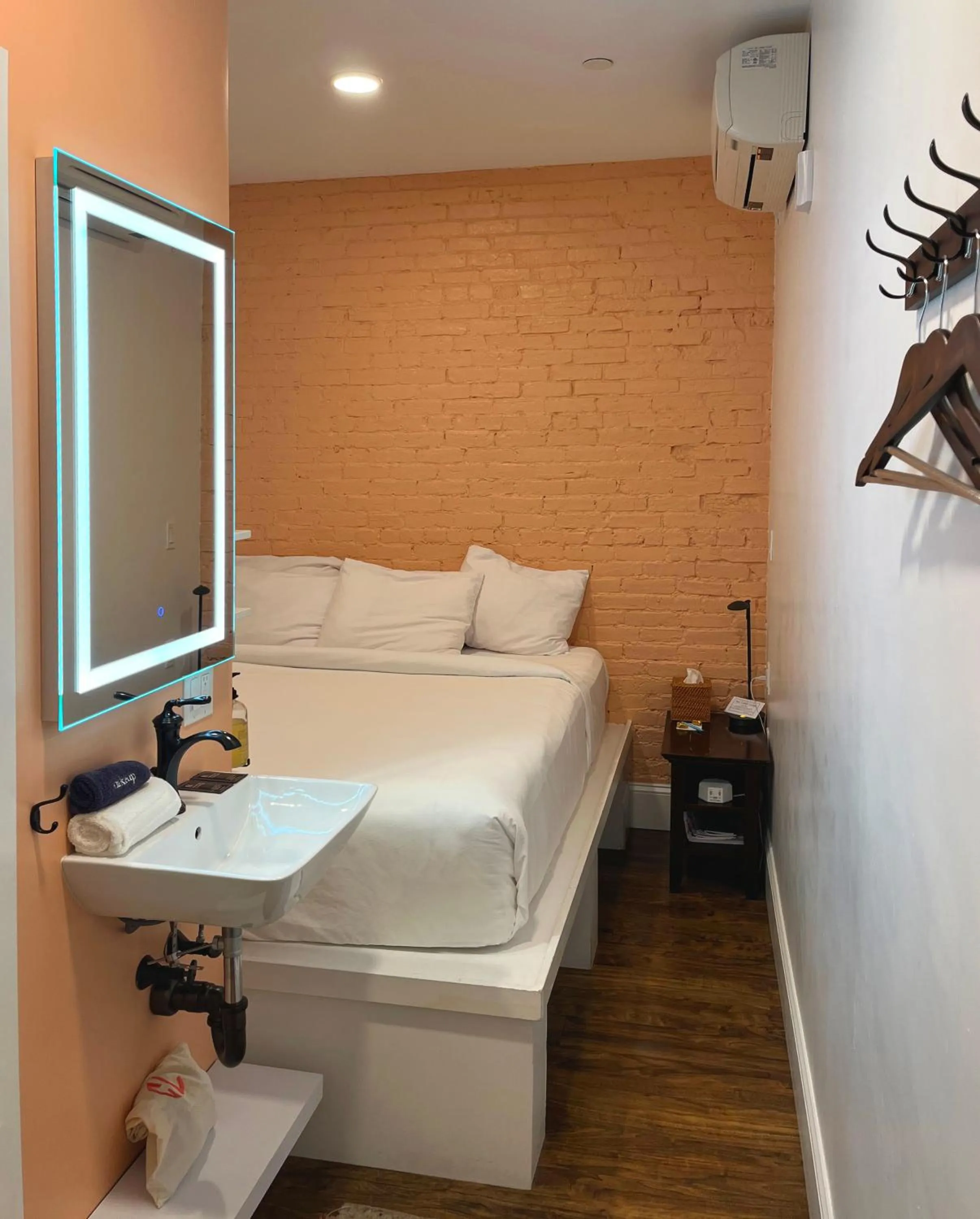 Bedroom, Bed in The Cabot Lodge