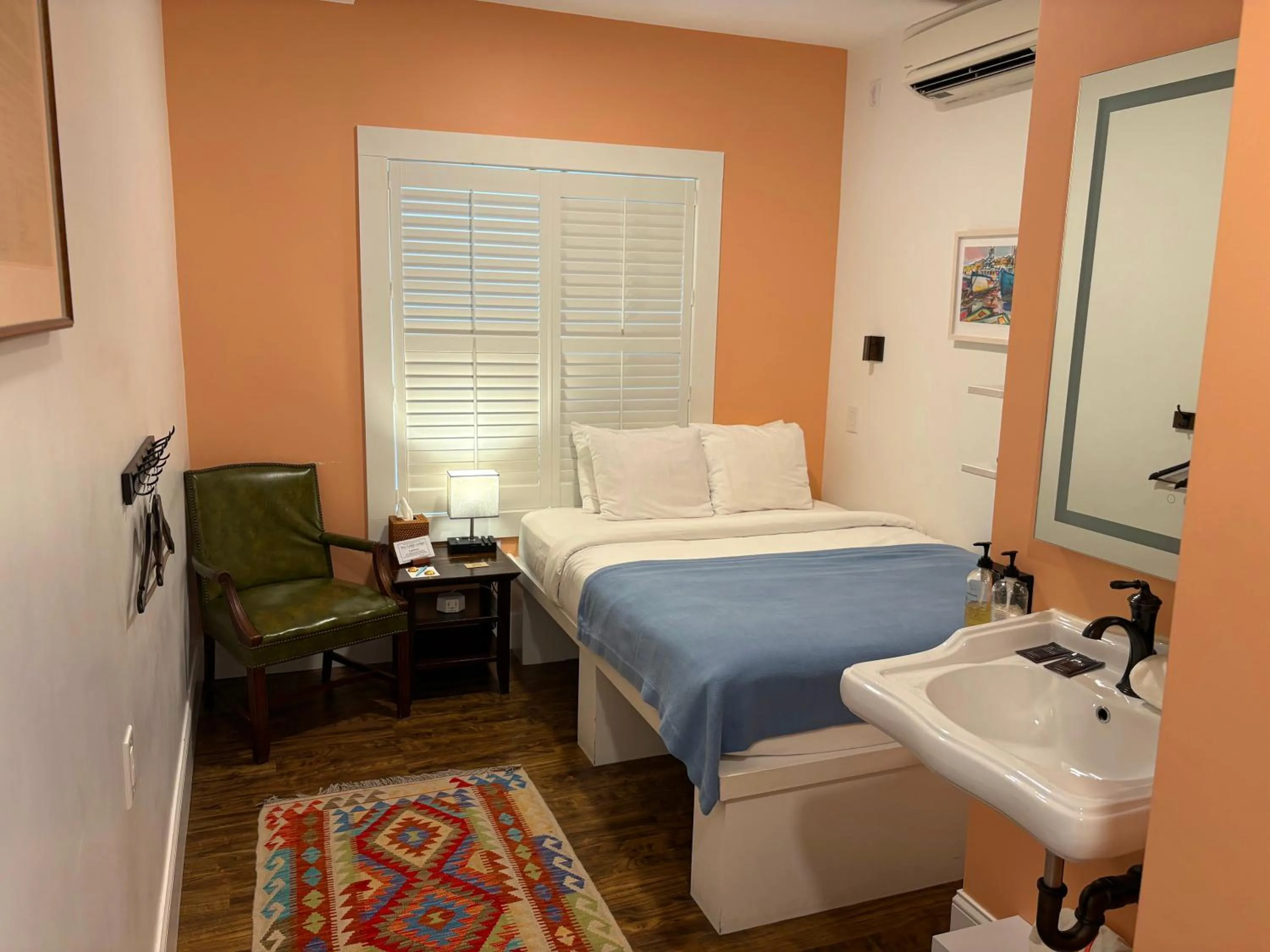 Bedroom, Bed in The Cabot Lodge