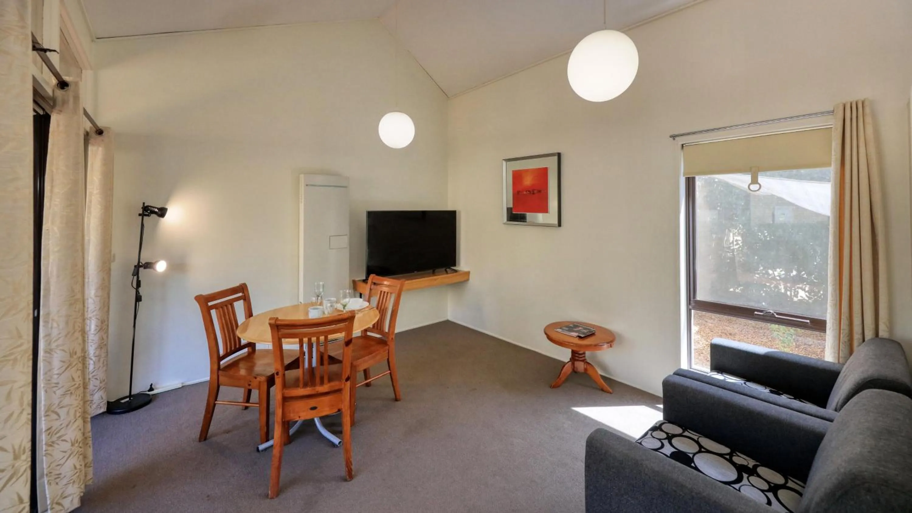 TV and multimedia in Executive Hideaway