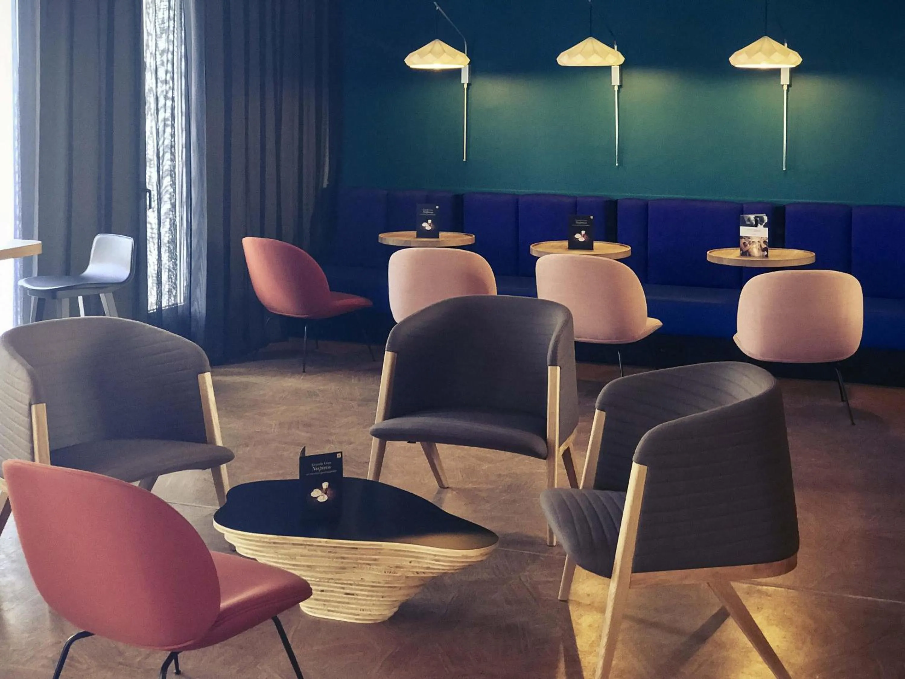 Lounge or bar in Mercure Lyon Genas Eurexpo