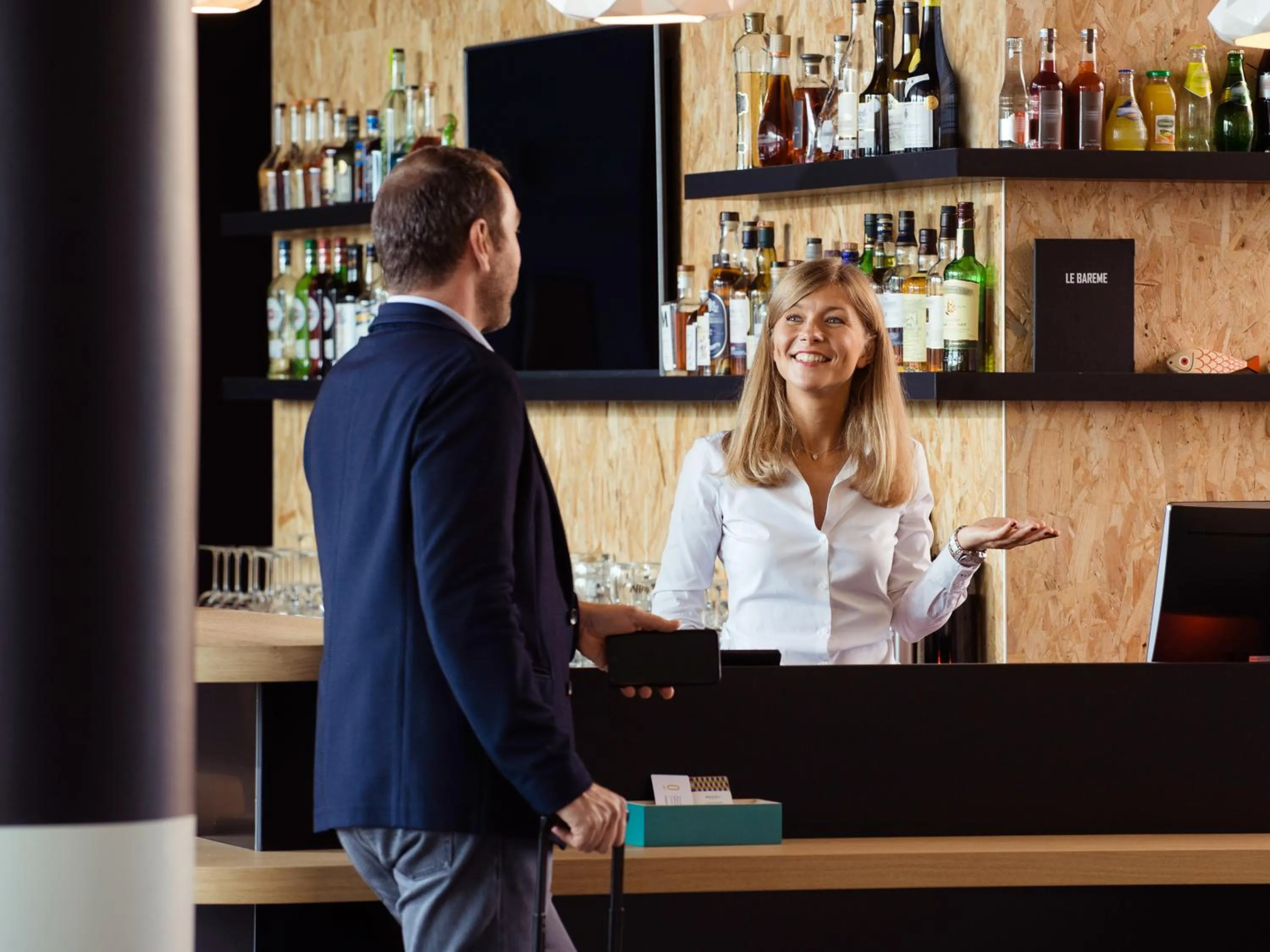 Lobby or reception in Mercure Lyon Genas Eurexpo