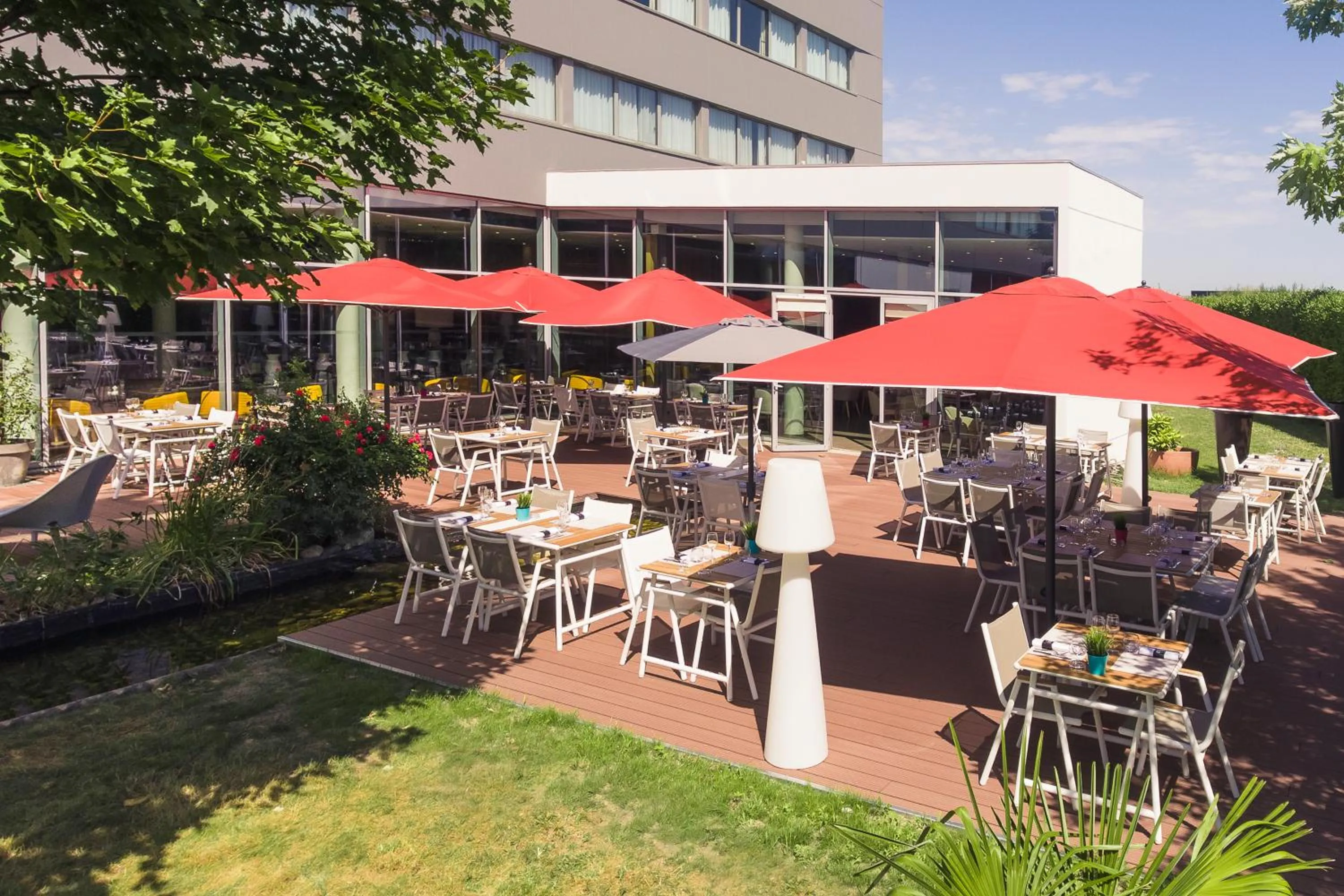 Patio in Mercure Lyon Genas Eurexpo