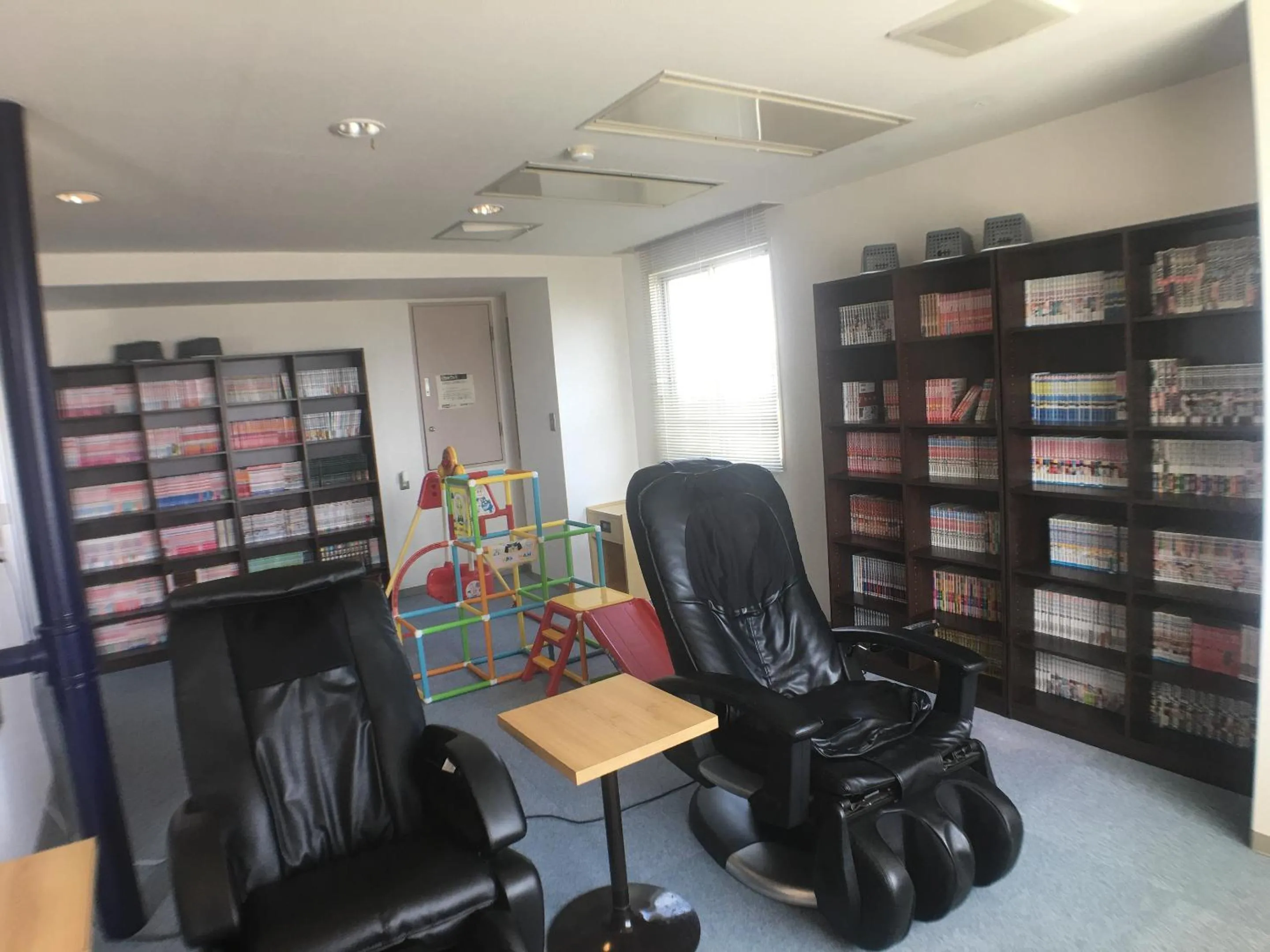 Library in Hotel Shibukawa Hills