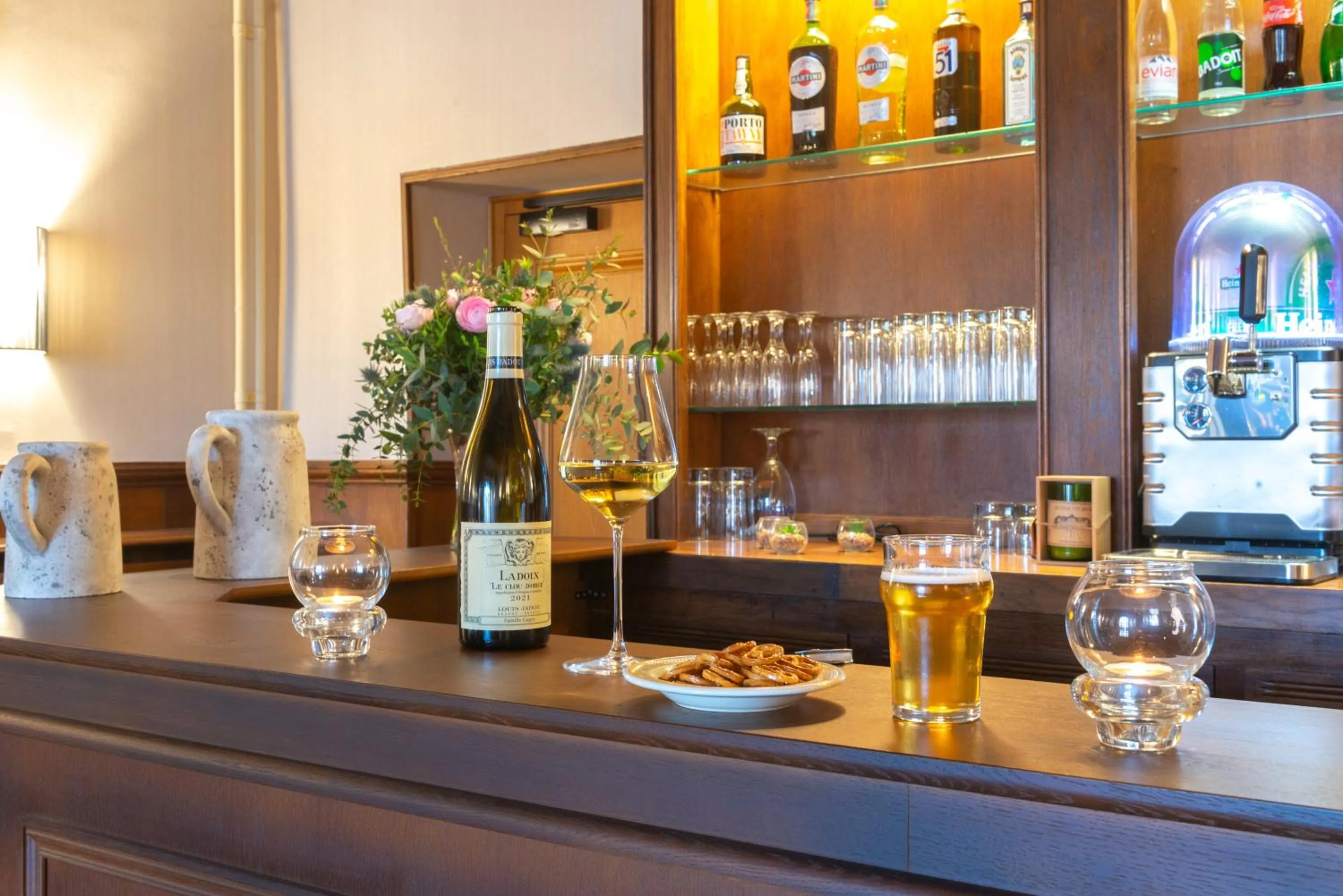 Lounge or bar in Logis Hotel de La Cloche