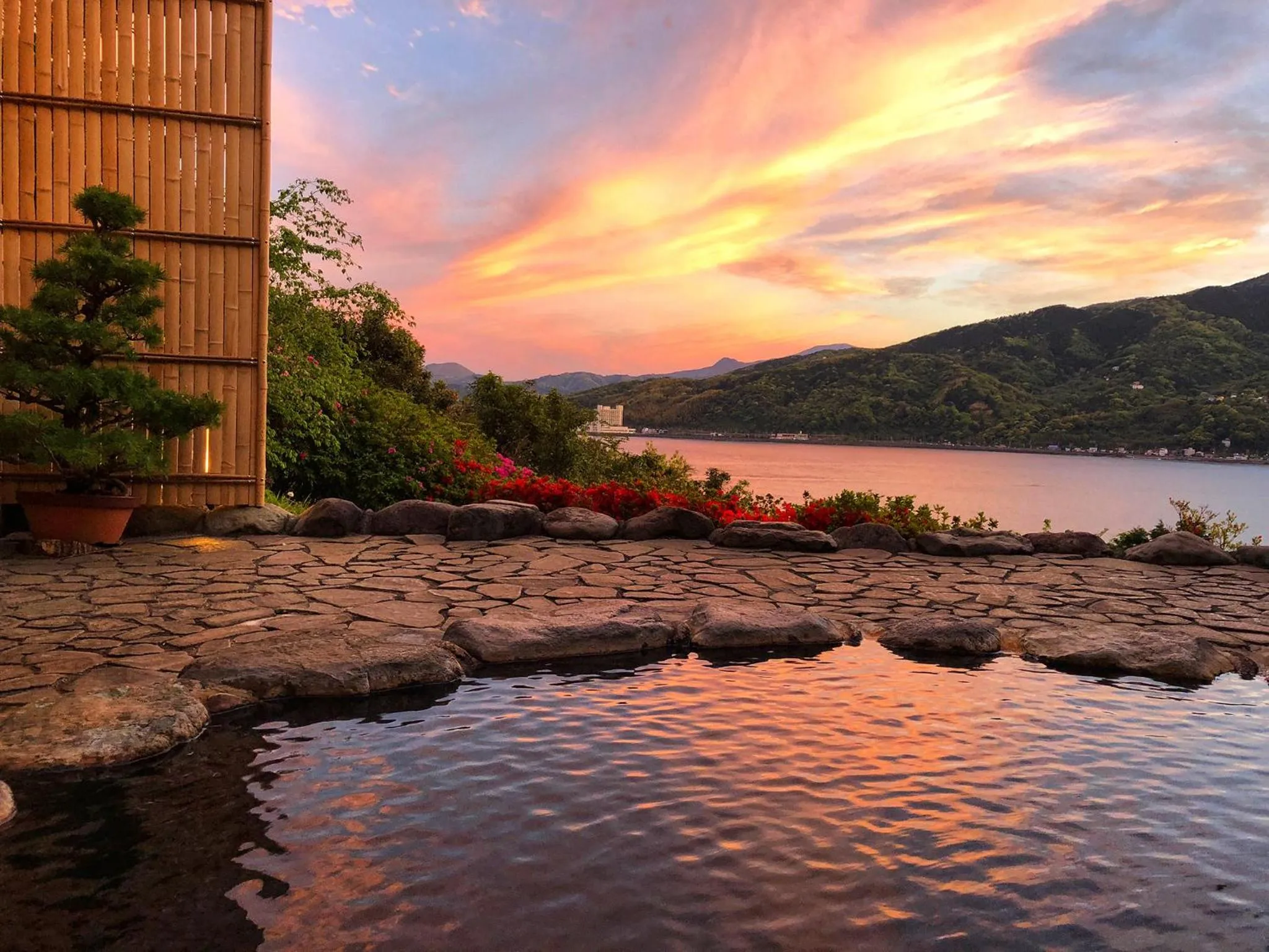Hot Spring Bath in Hotel Cocorone Lodge and Spa