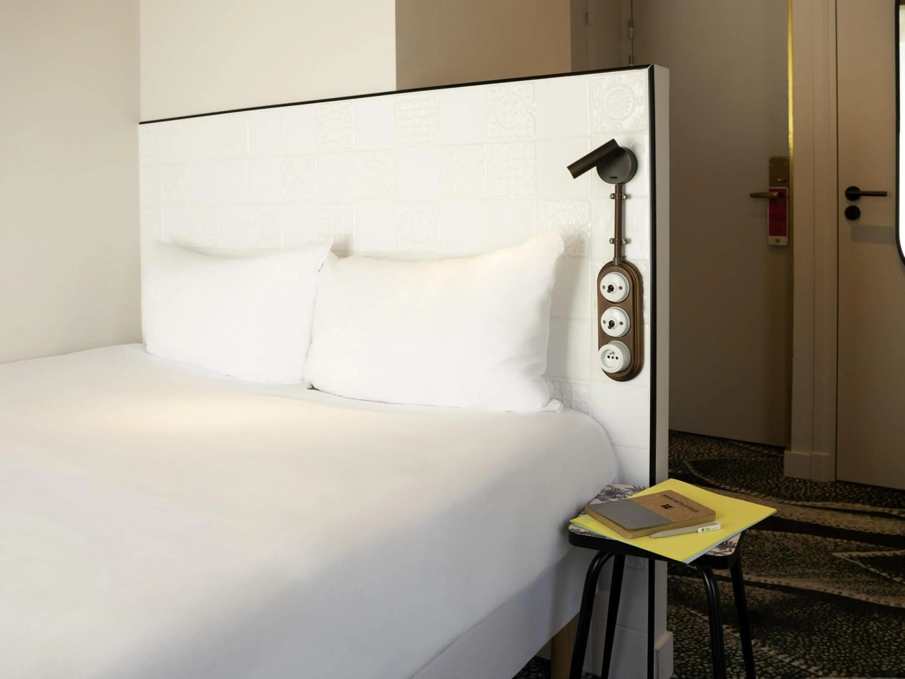 Bedroom, Bed in ibis Styles Paris Gare De Lyon TGV
