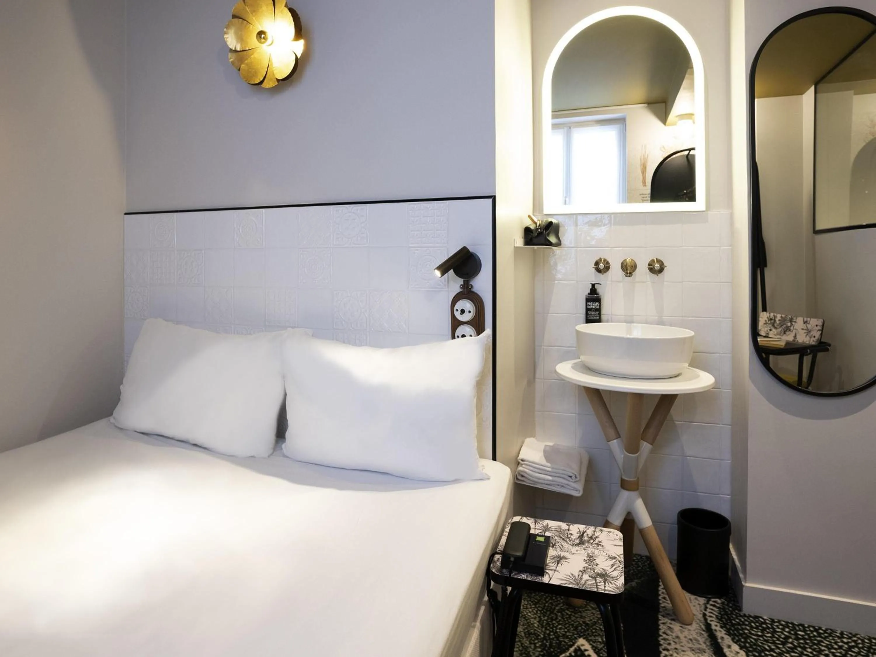 Bedroom, Bed in ibis Styles Paris Gare De Lyon TGV