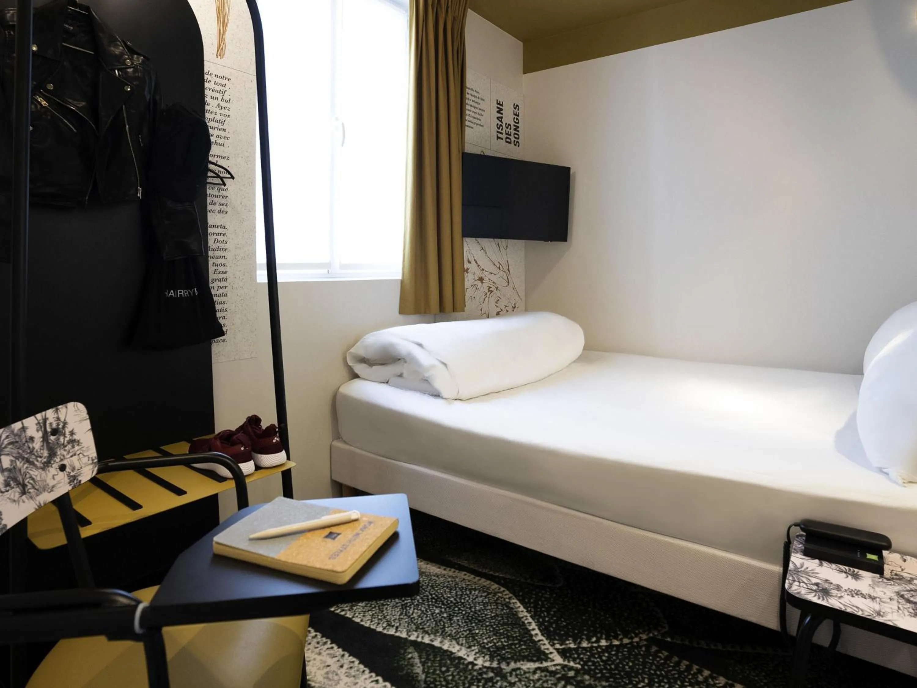 Bedroom, Bed in ibis Styles Paris Gare De Lyon TGV