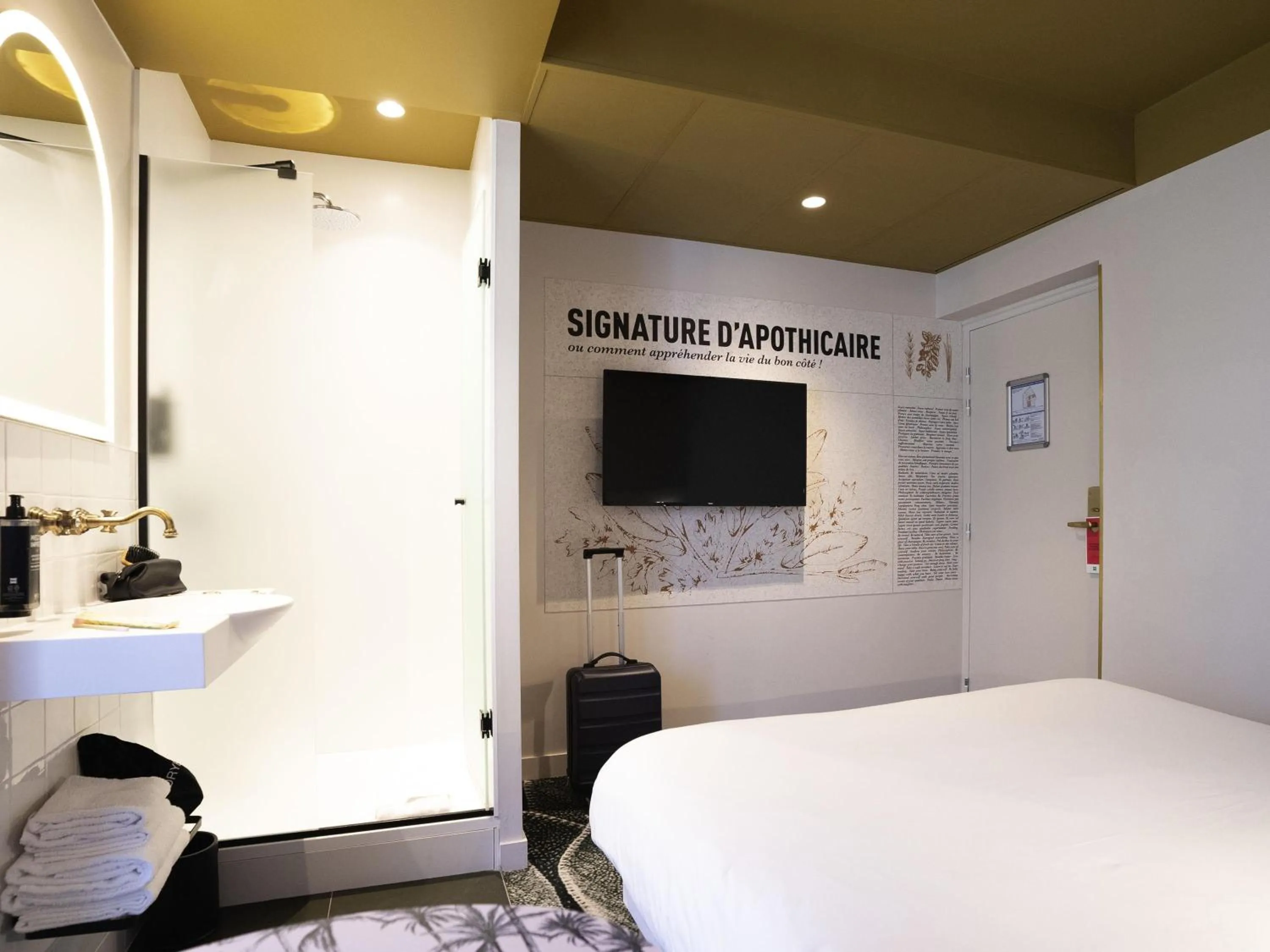 Bedroom, Bed in ibis Styles Paris Gare De Lyon TGV