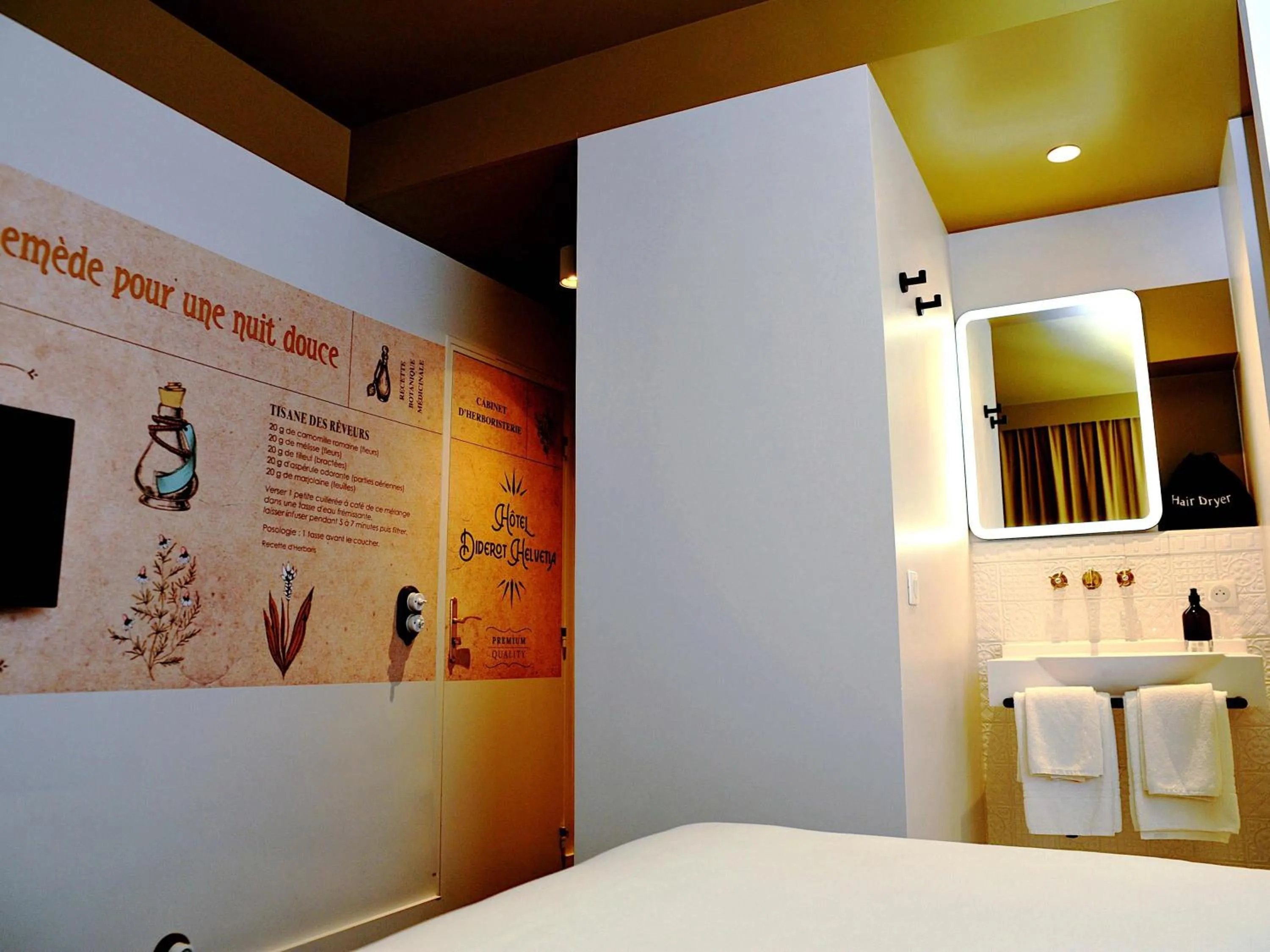 Bedroom in ibis Styles Paris Gare De Lyon TGV