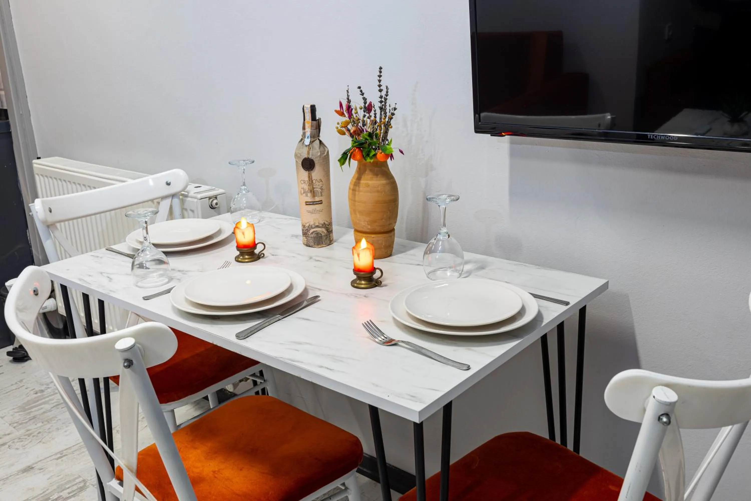 Communal lounge/ TV room in APOLLO HOTEL & APARTMENtS