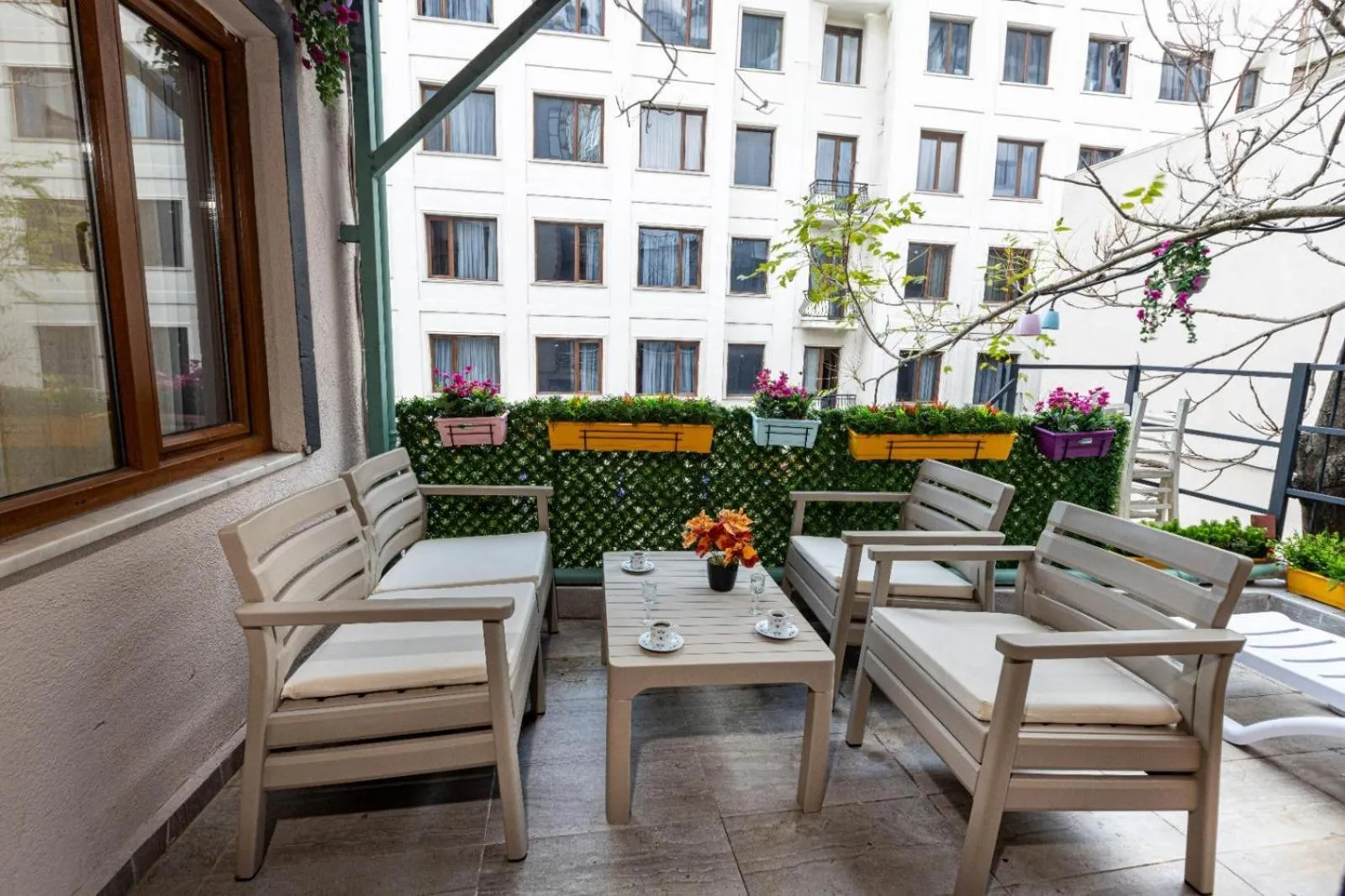 Balcony/Terrace in APOLLO HOTEL & APARTMENtS