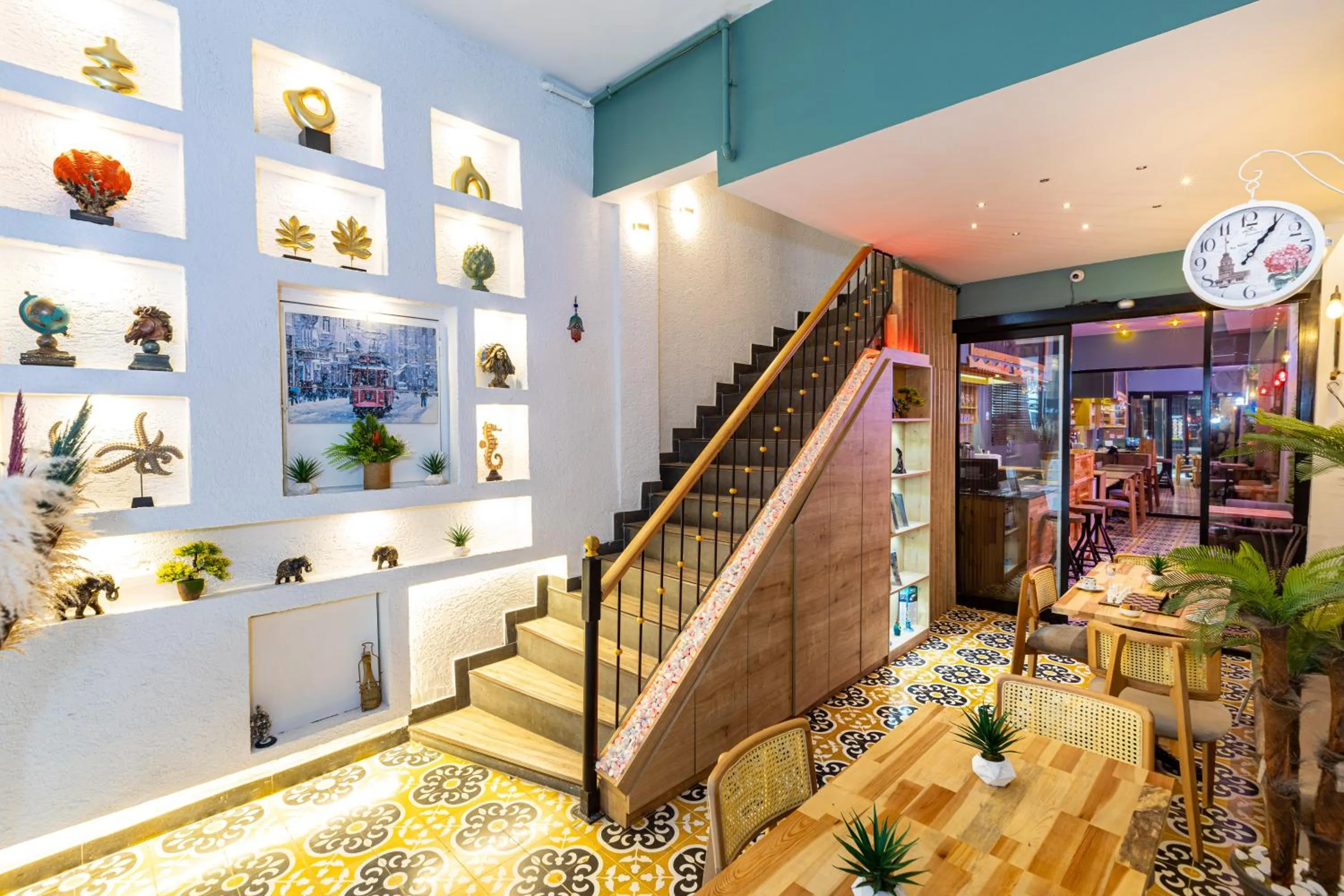 Restaurant/places to eat in APOLLO HOTEL & APARTMENtS