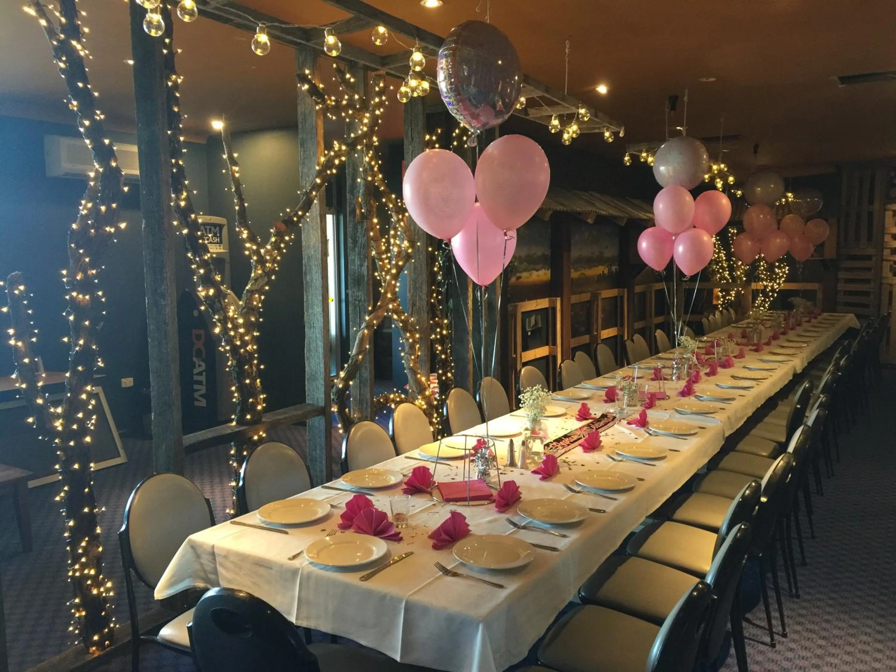 Restaurant/places to eat in Archibald Hotel