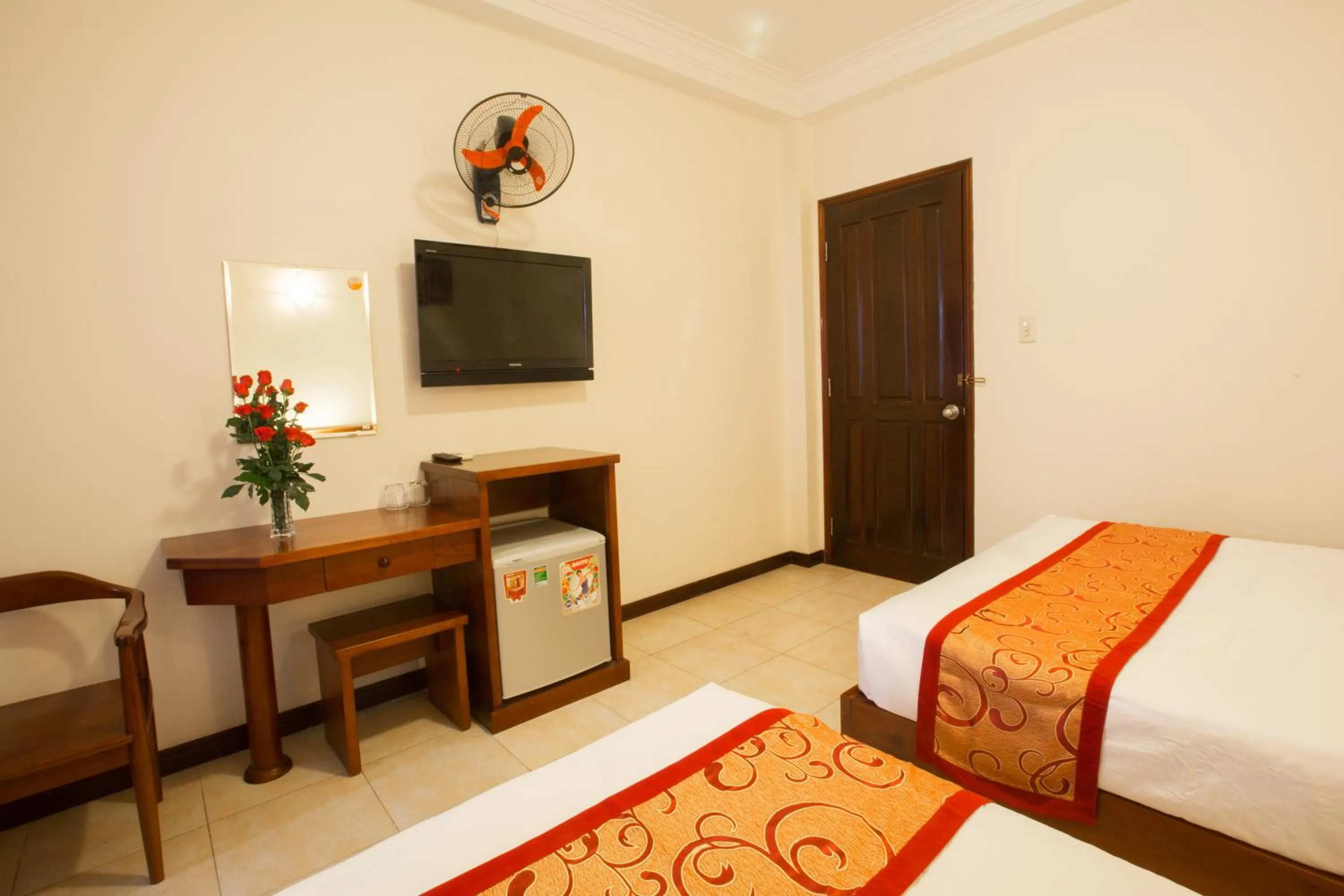 Communal lounge/ TV room, Bed in Ngoc Minh Hotel