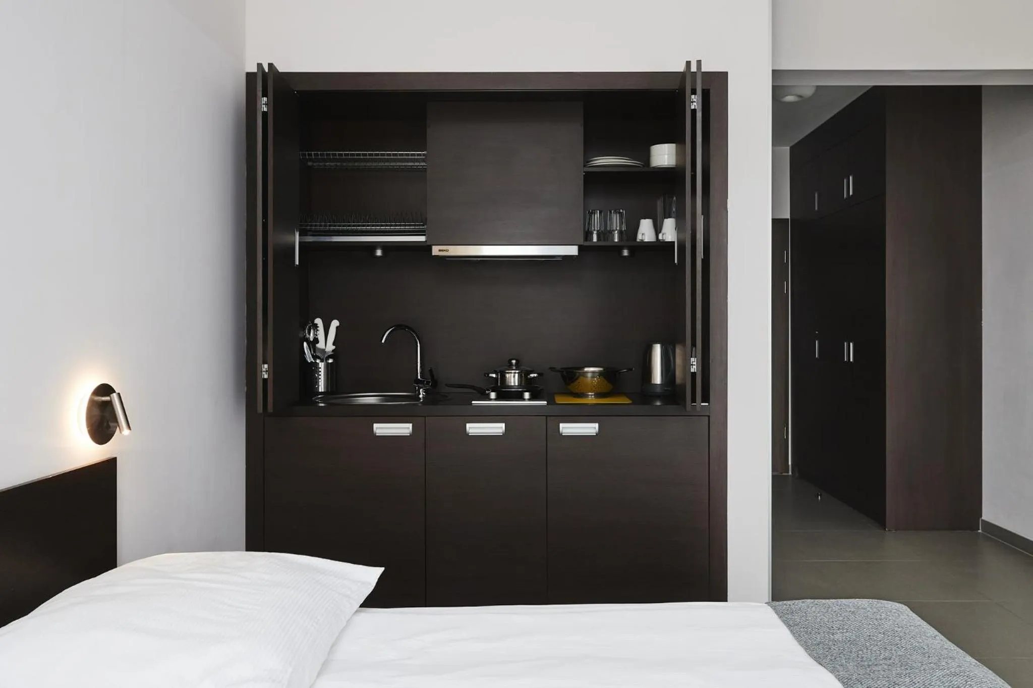 Kitchen or kitchenette, Bed in Golden Tulip Gdańsk Residence