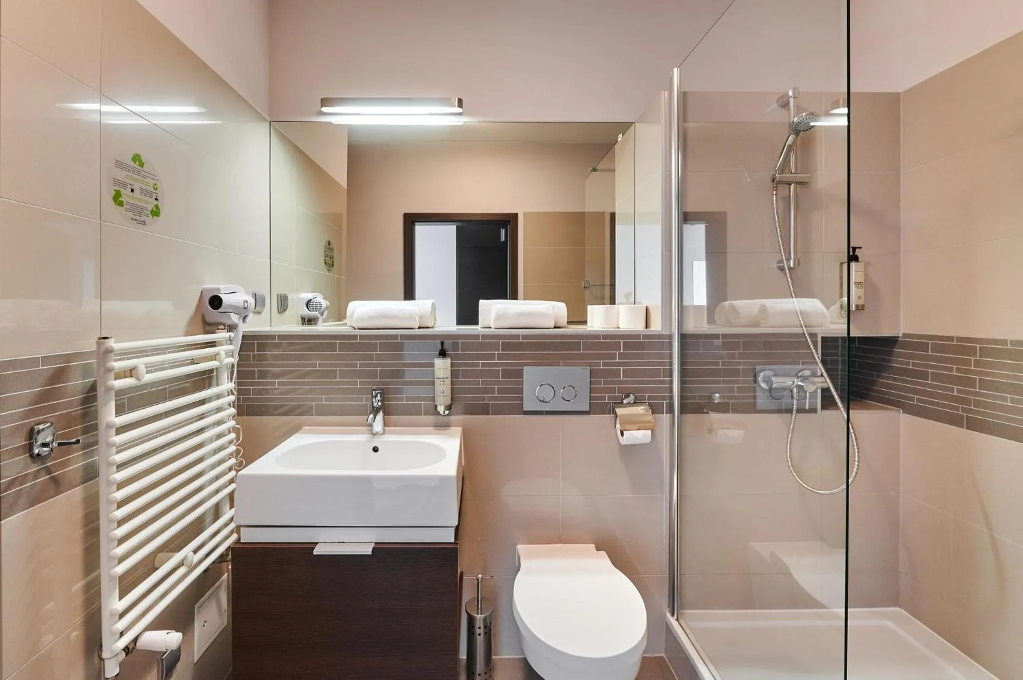 Shower in Golden Tulip Gdańsk Residence