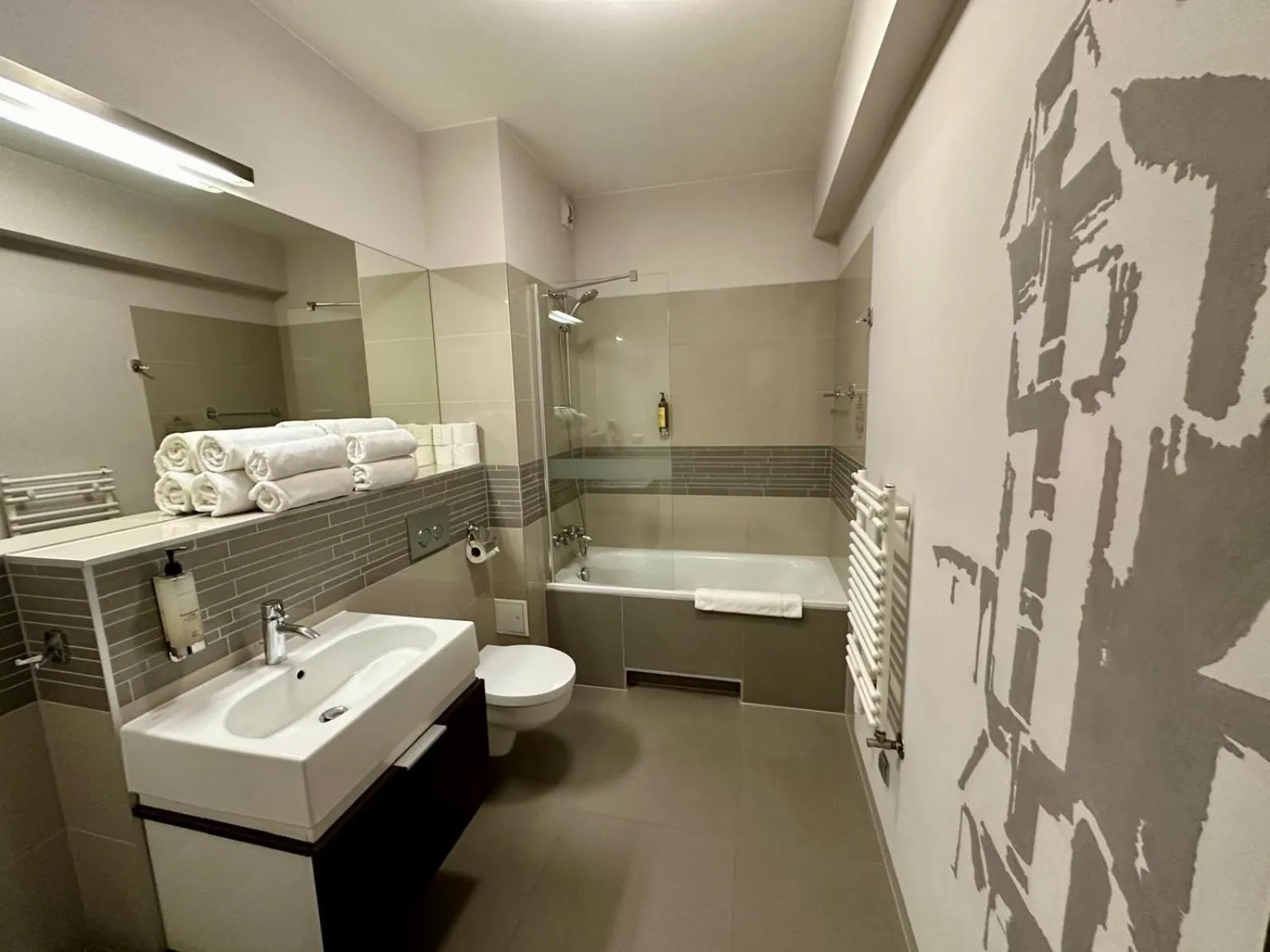 Bathroom in Golden Tulip Gdańsk Residence