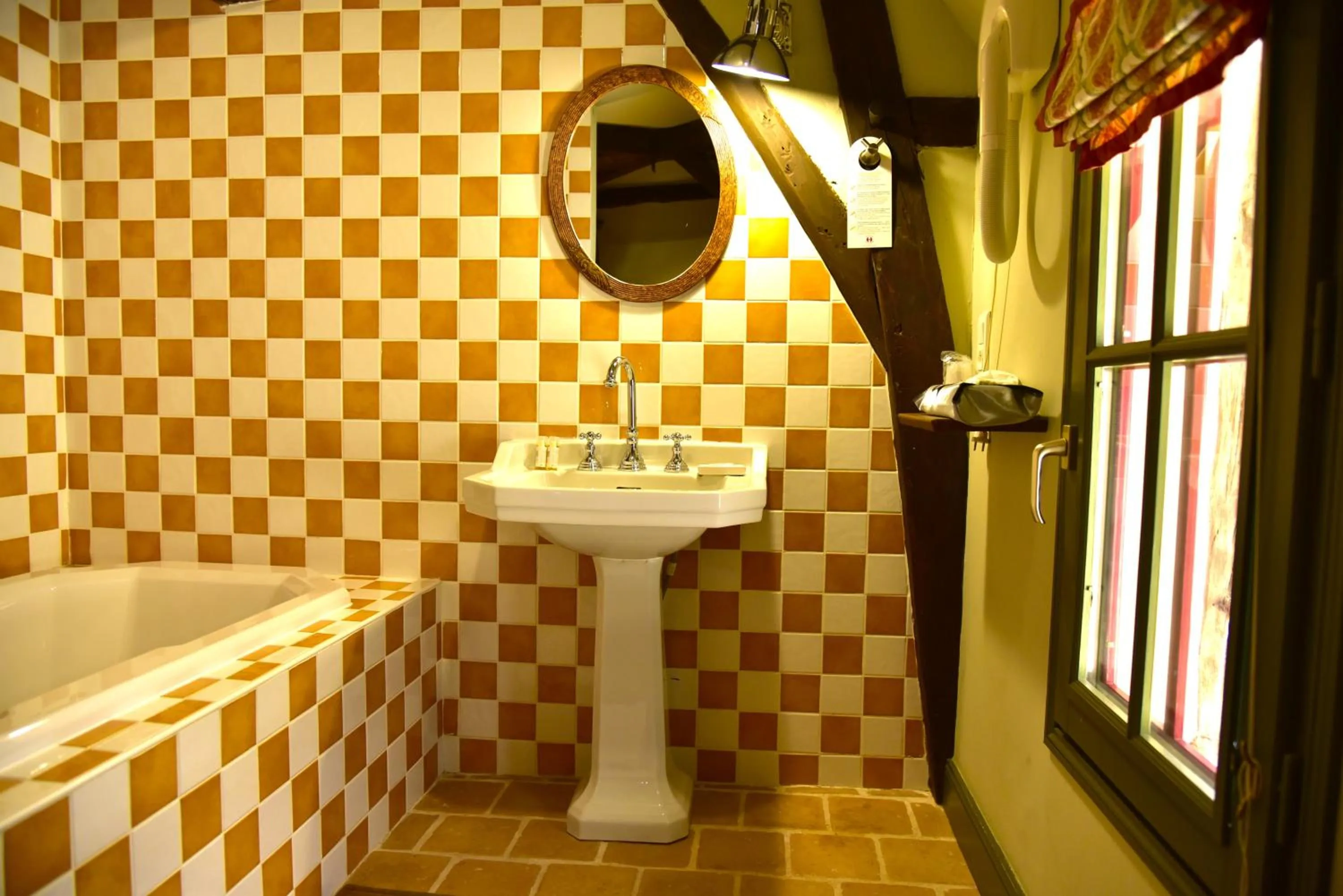 Bathroom in Logis Hôtel Le Boudoir