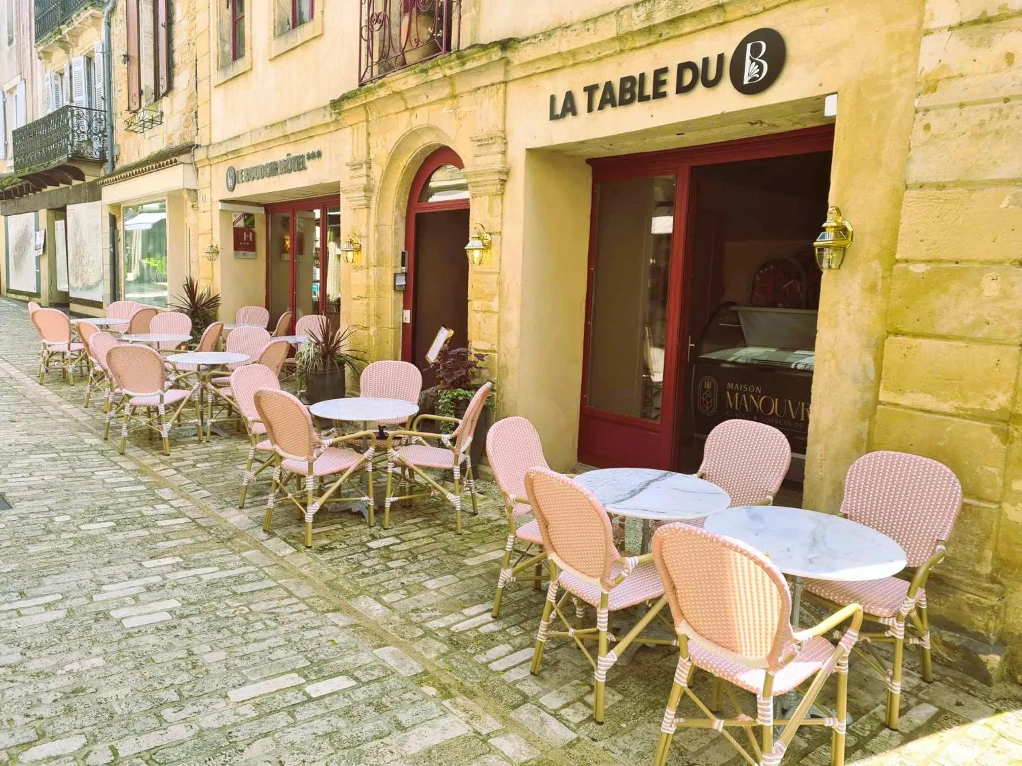 Property building in Logis Hôtel Le Boudoir