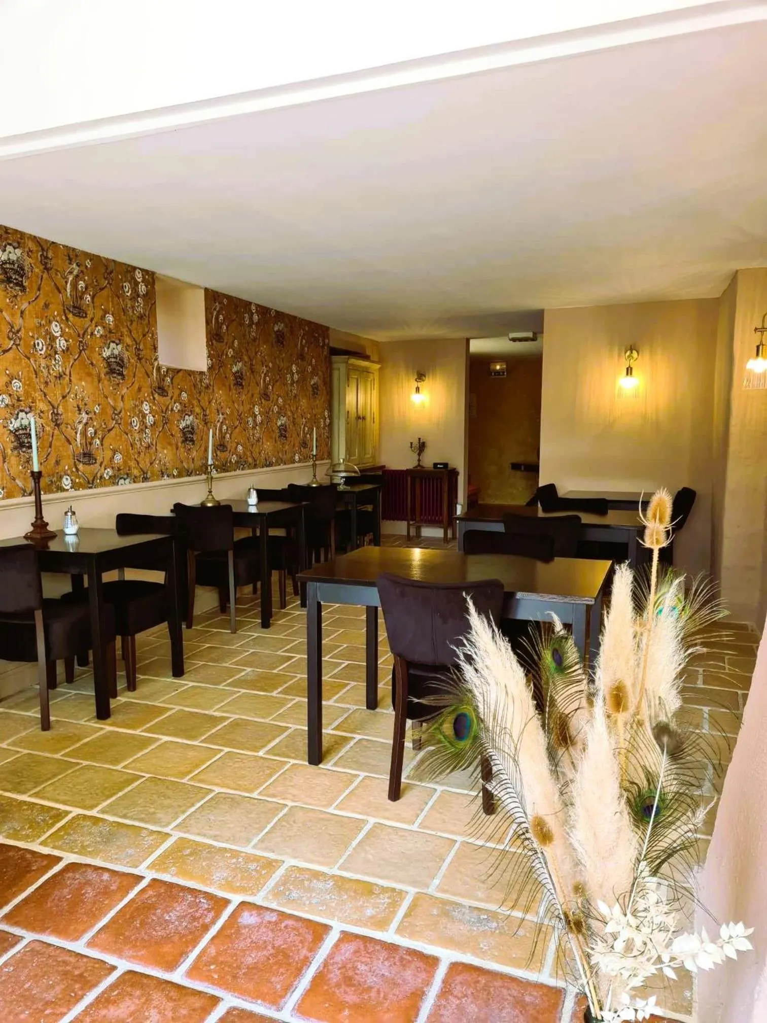 Restaurant/places to eat in Logis Hôtel Le Boudoir