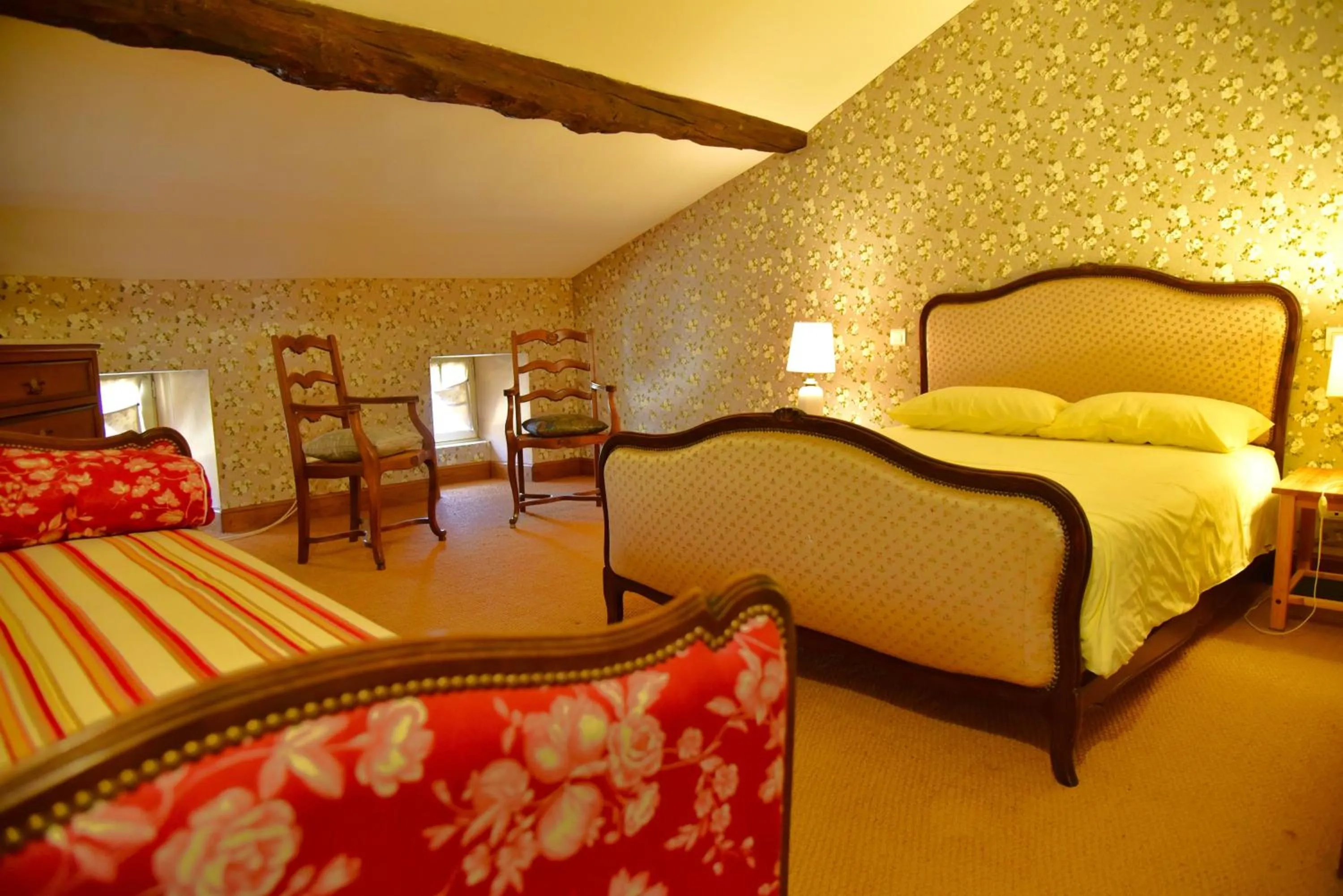 Bed in Logis Hôtel Le Boudoir