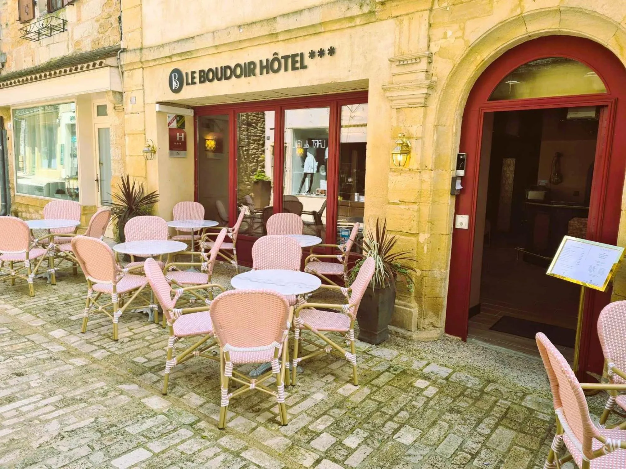 Property building in Logis Hôtel Le Boudoir