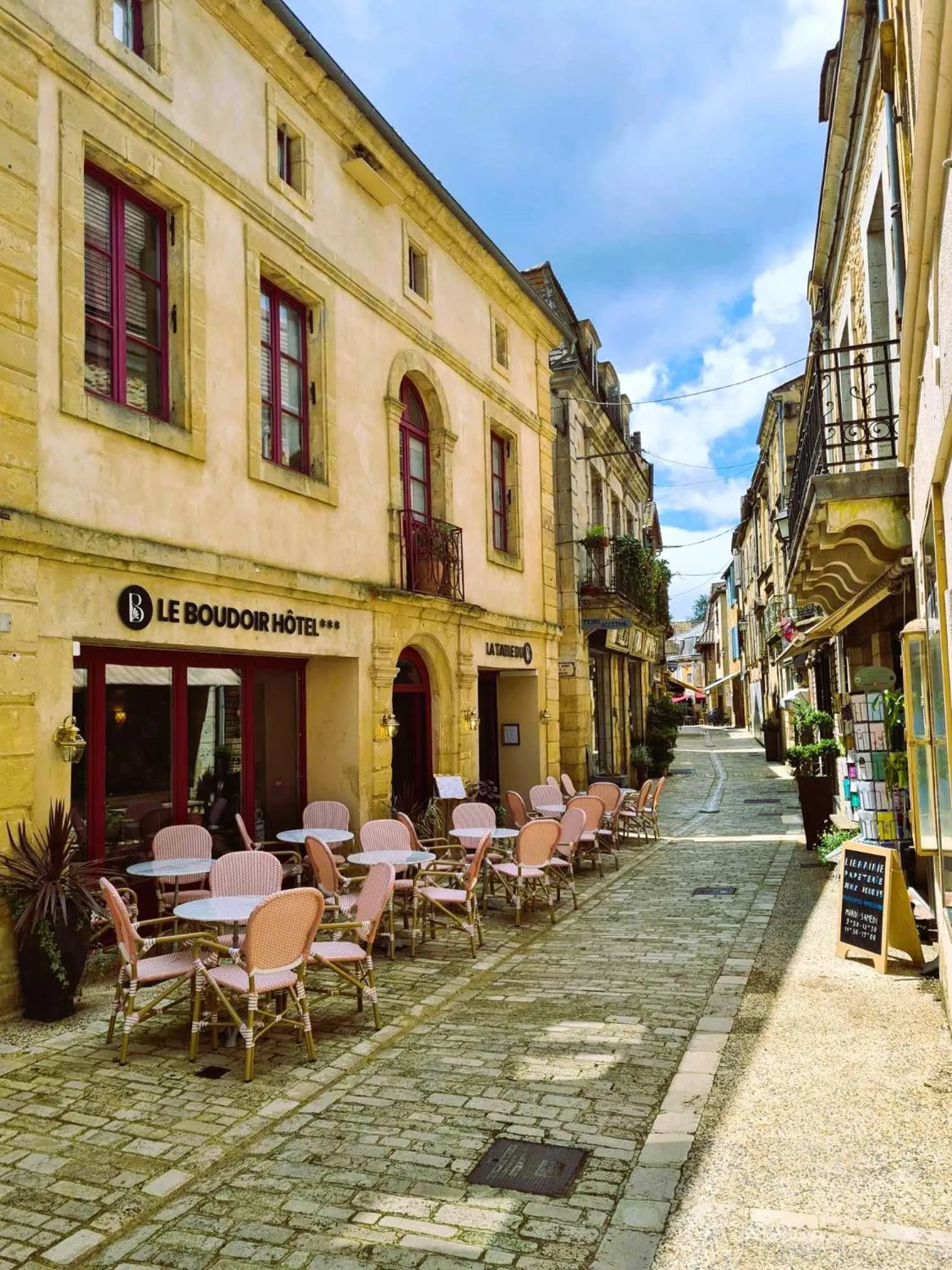 Property building in Logis Hôtel Le Boudoir