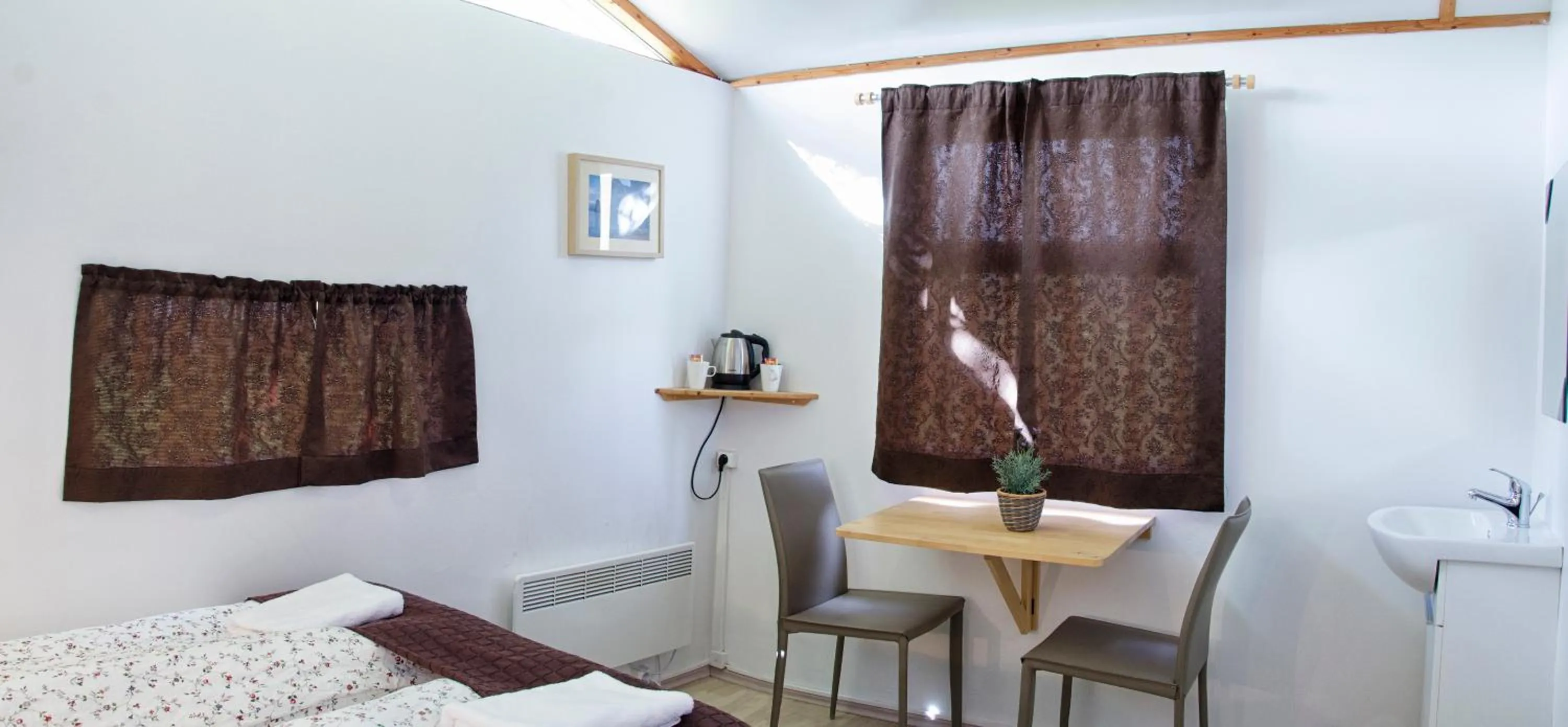 Seating area, Bed in Hunkubakkar Guesthouse