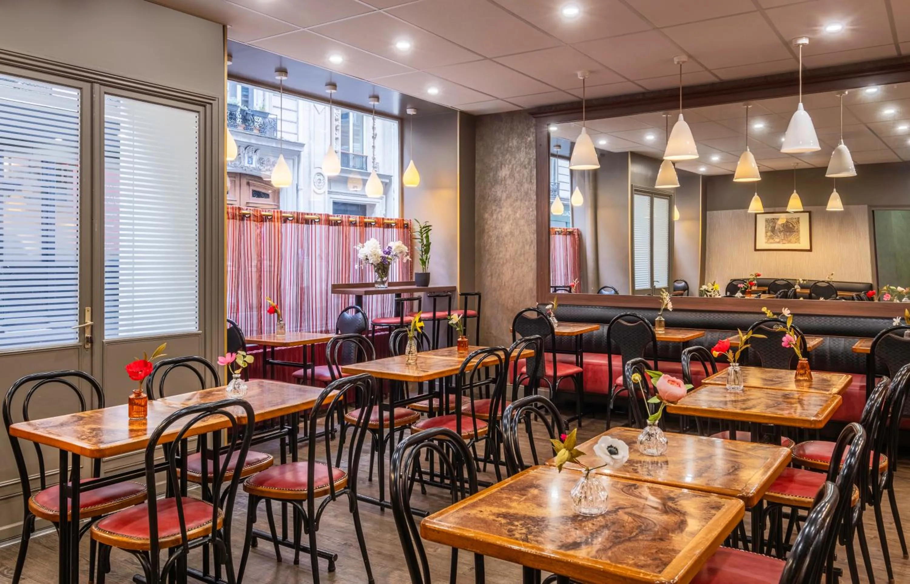 Restaurant/places to eat in Grand Hôtel De Turin