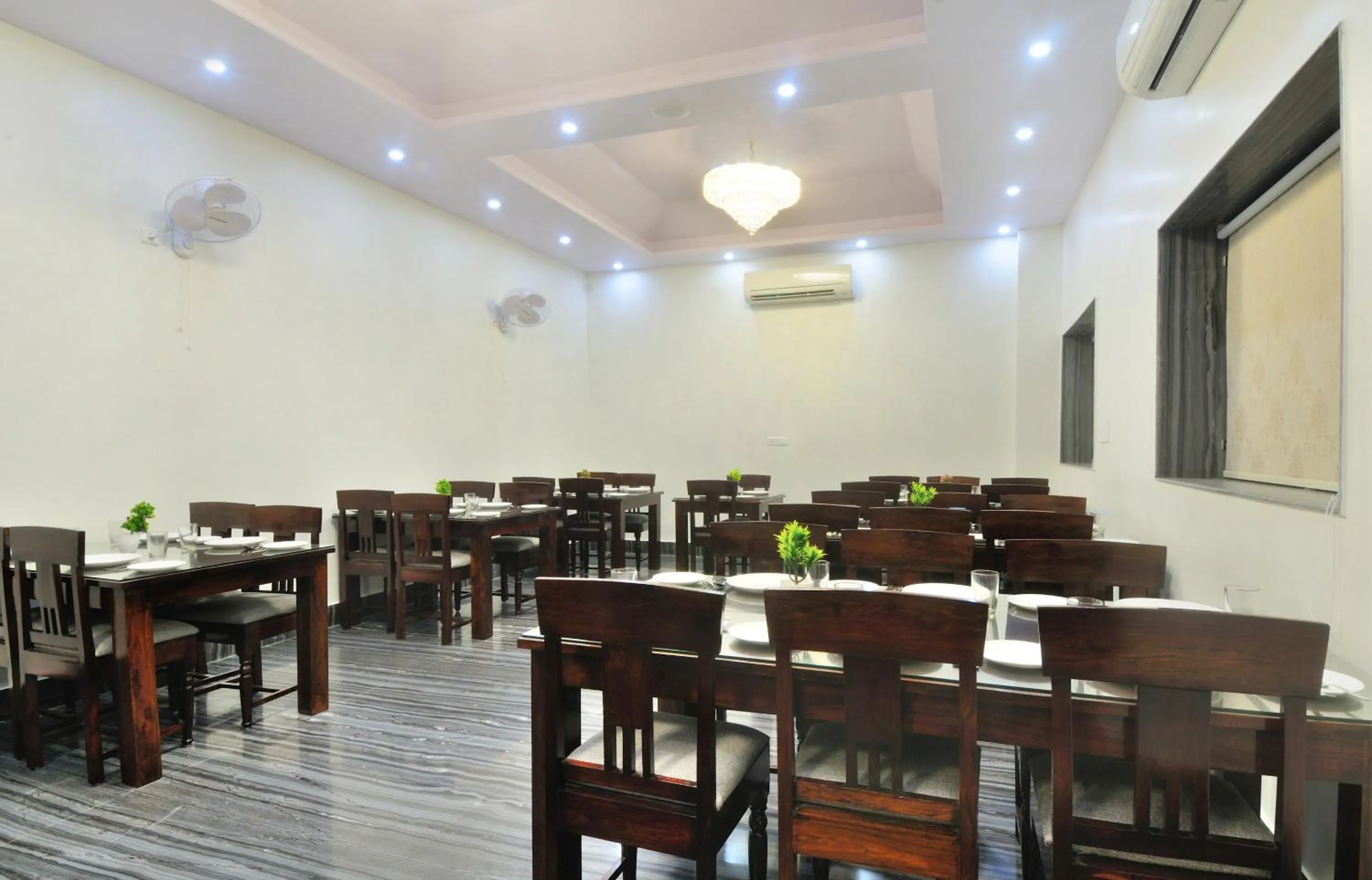 Restaurant/places to eat in Trimrooms Mount Blue