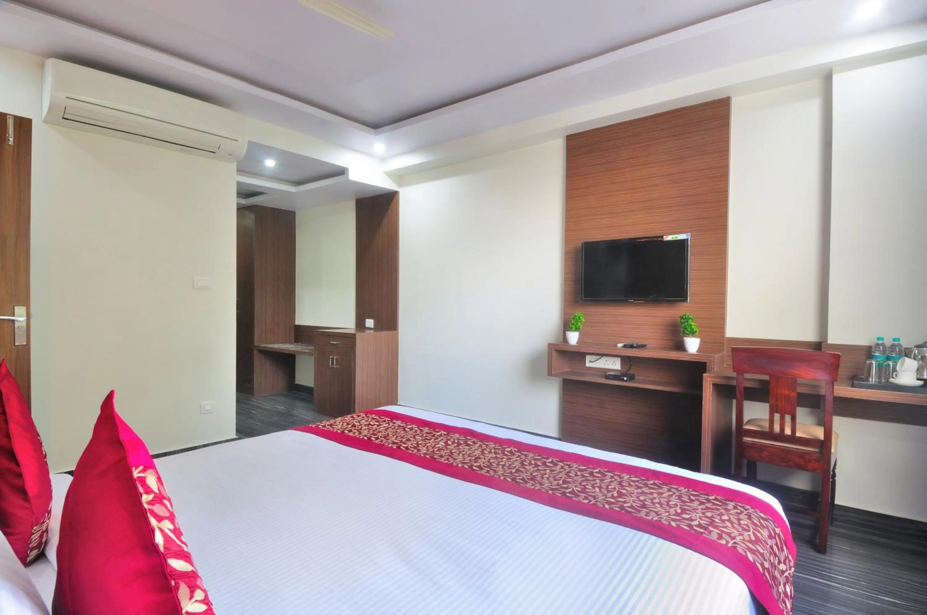 Bedroom, Bed in Trimrooms Mount Blue