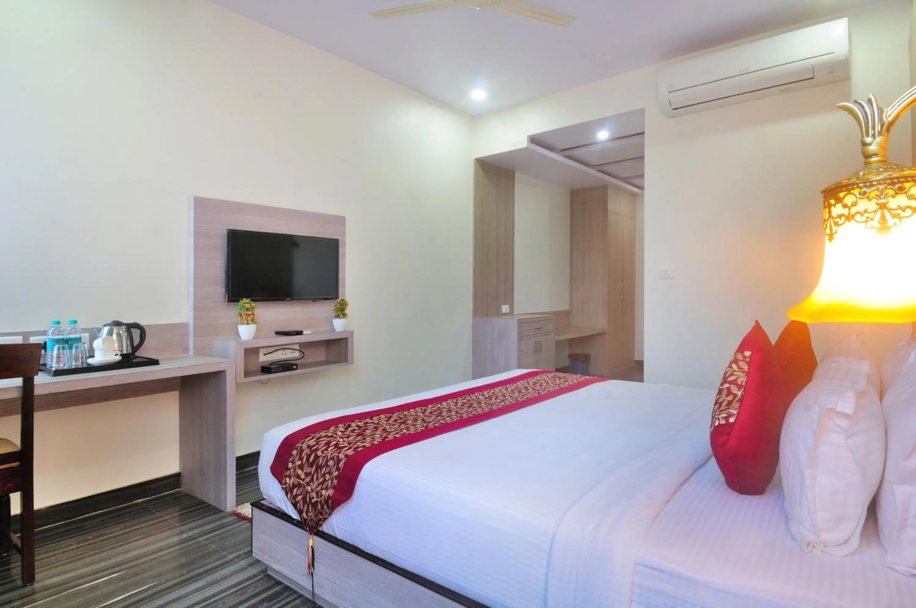 Bedroom, Bed in Trimrooms Mount Blue