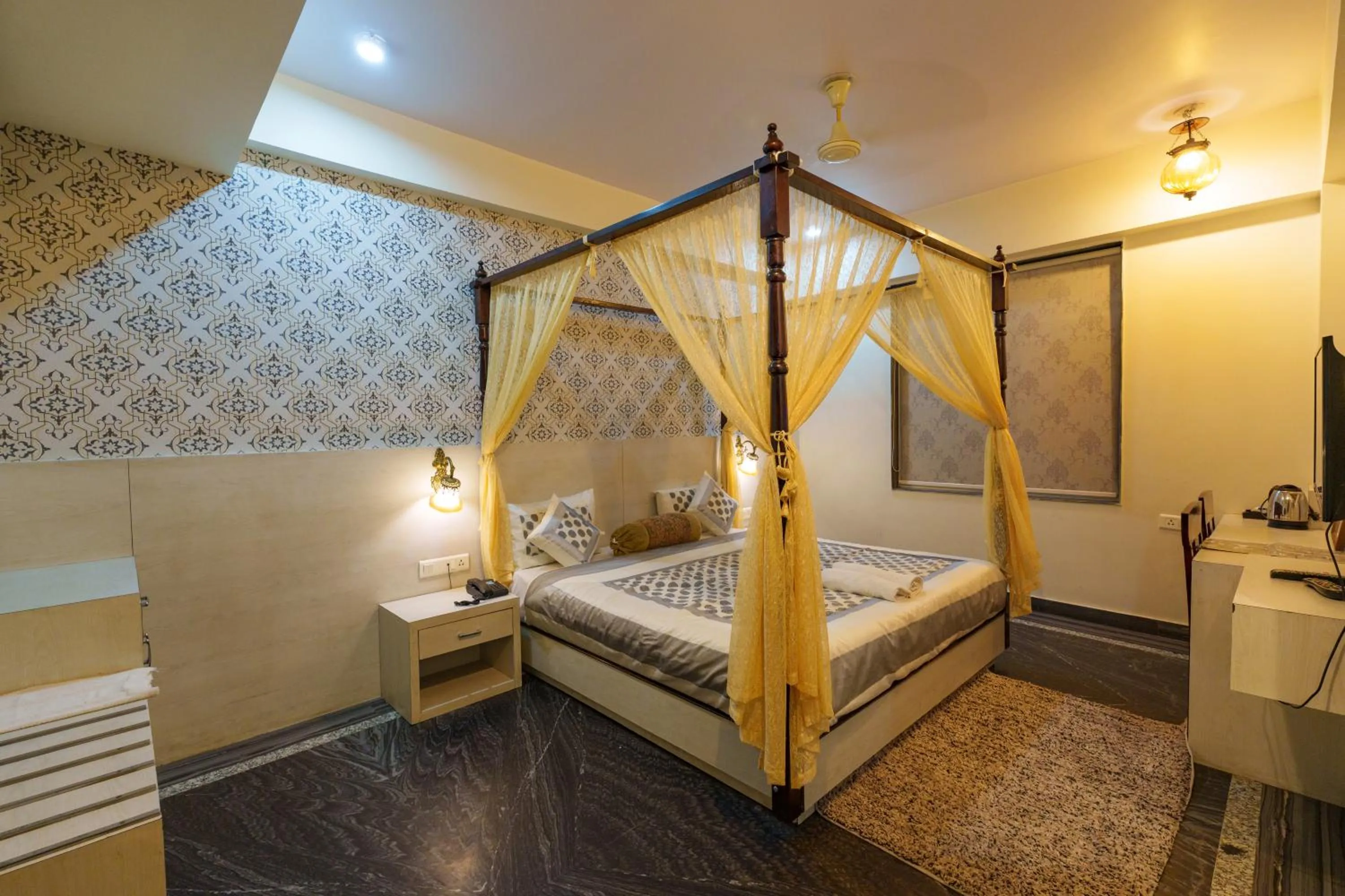 Bedroom, Bed in Trimrooms Mount Blue