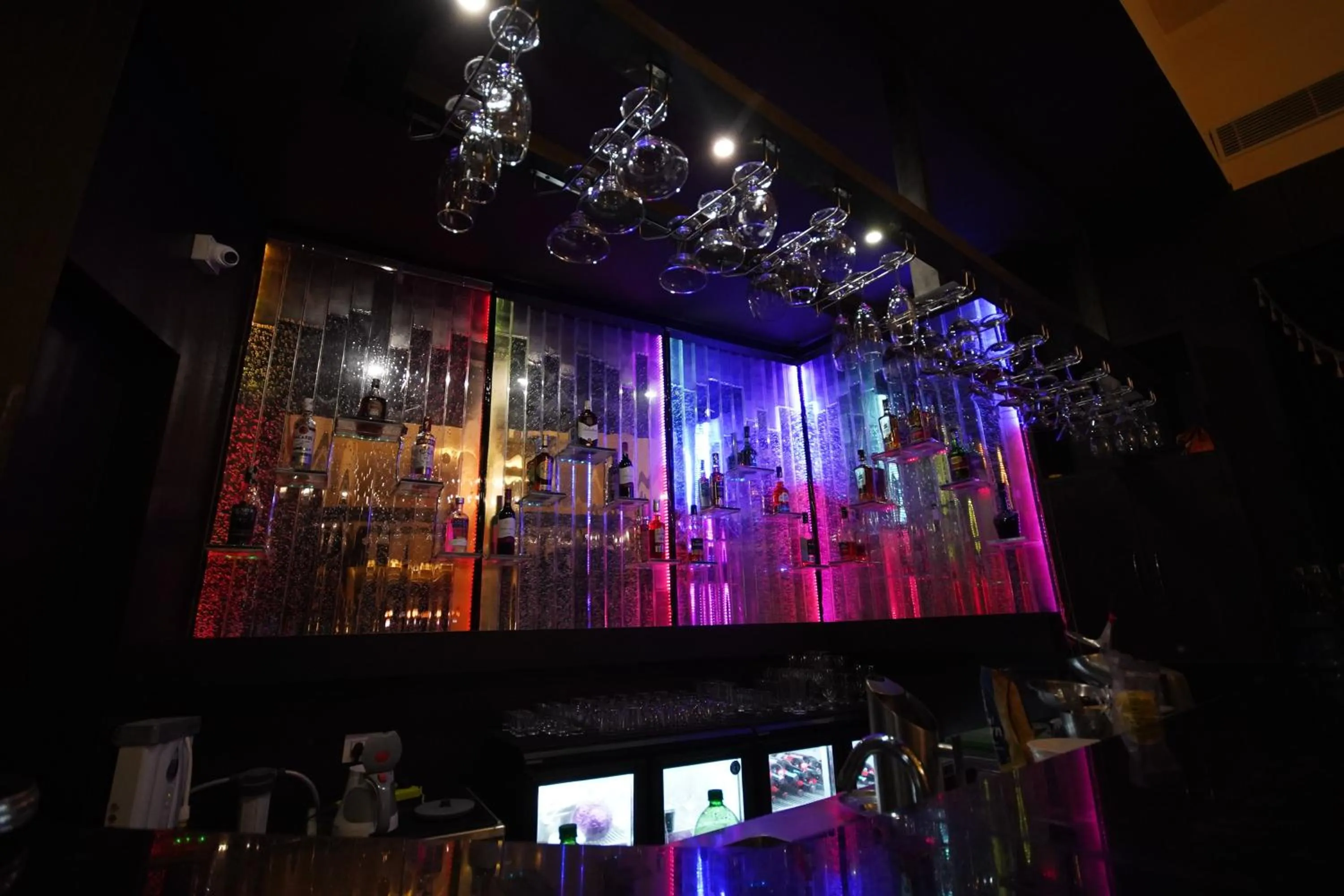 Restaurant/places to eat in HOTEL ARYA