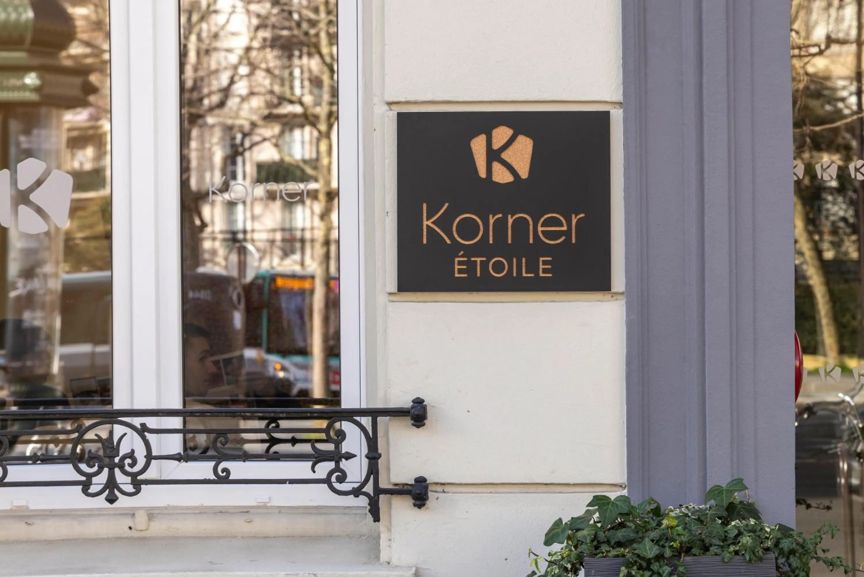 Property building in Hôtel Korner Etoile
