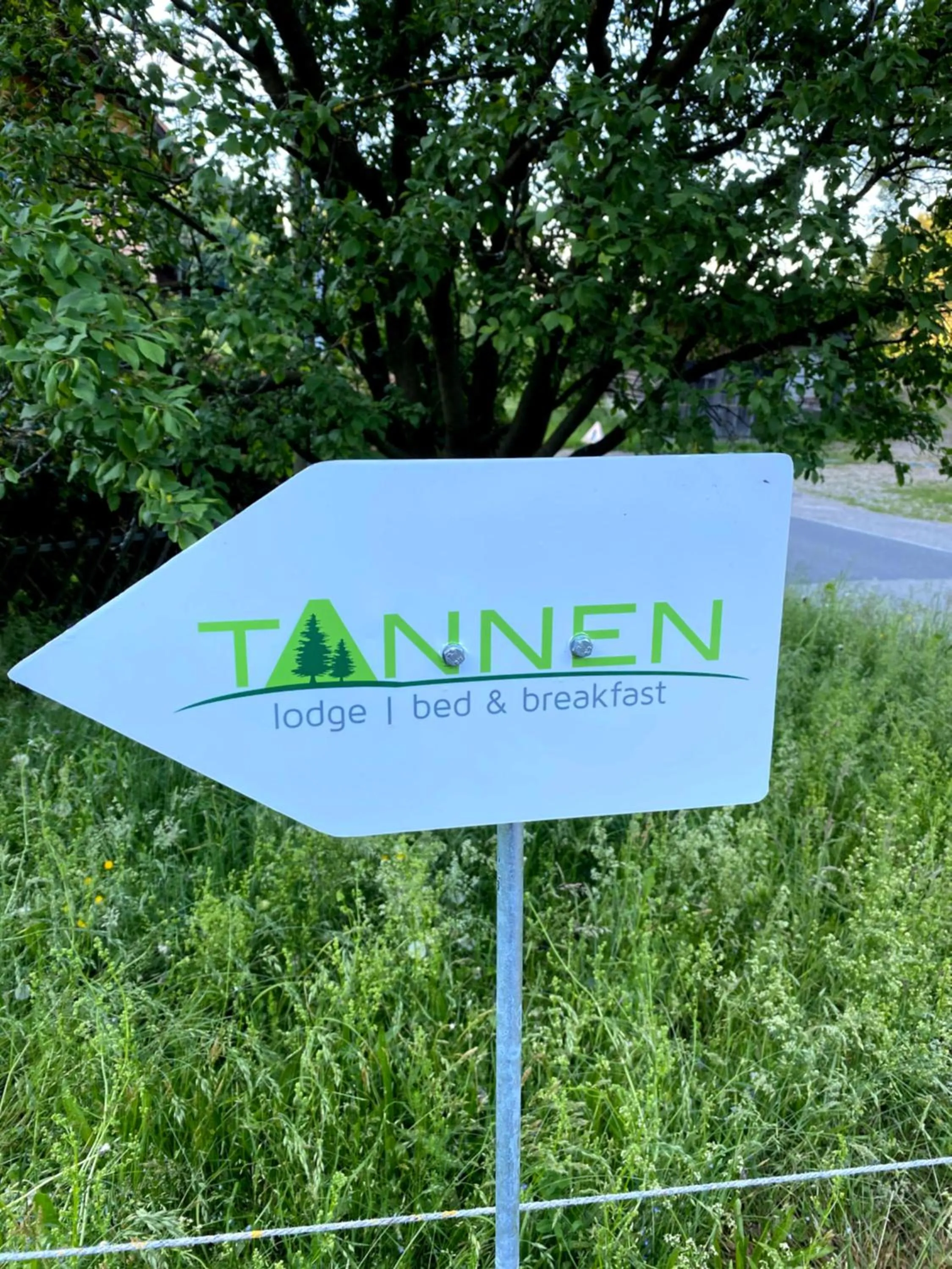 Property logo or sign in B&B tannen124