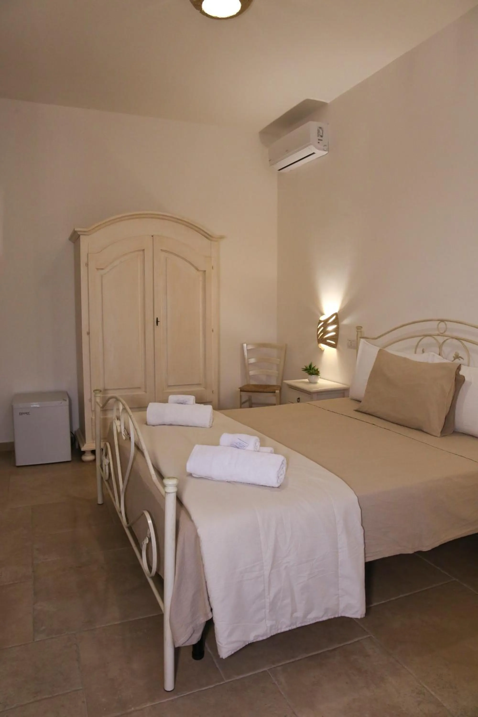 Bedroom, Bed in I 7 Peccati