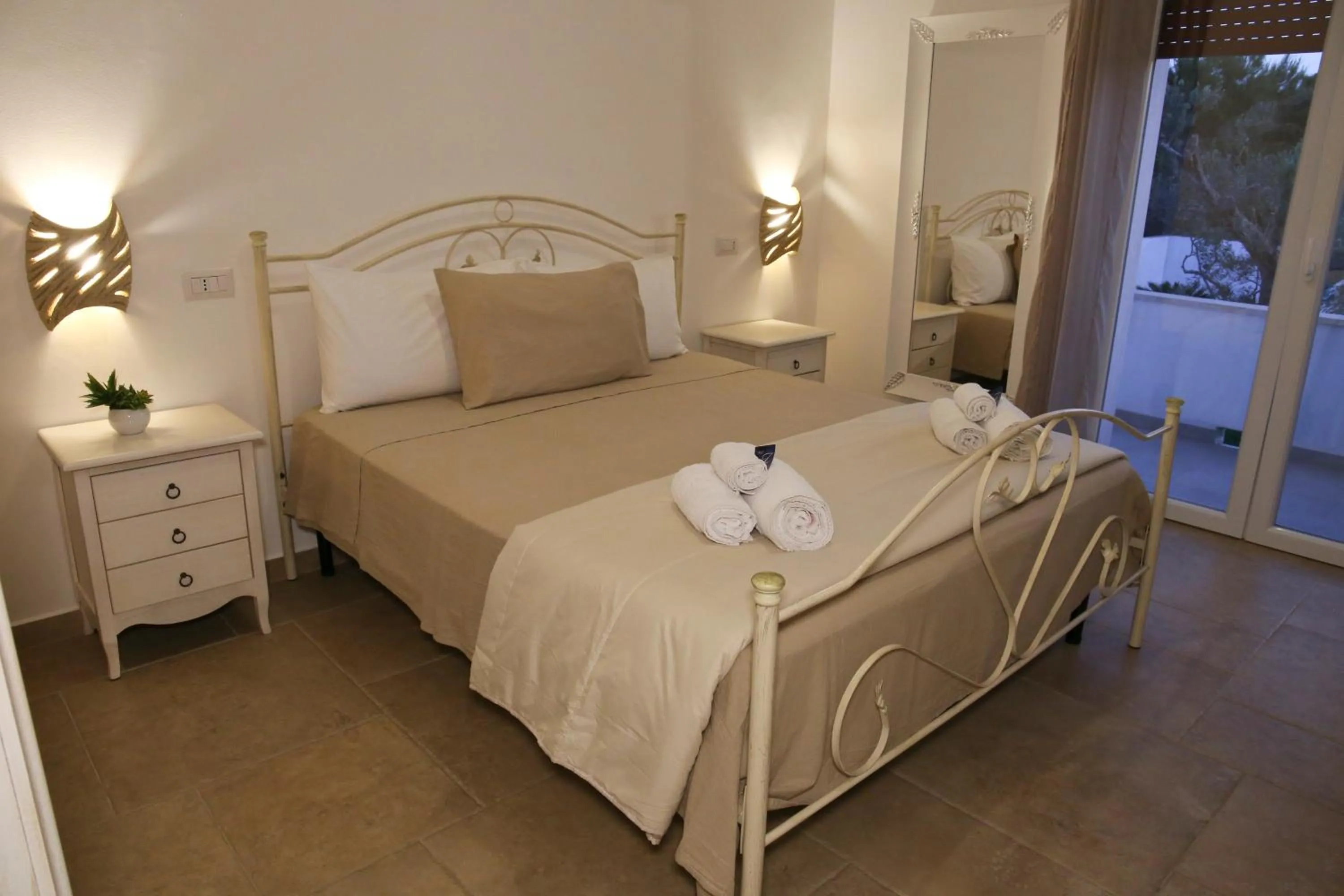 Bedroom, Bed in I 7 Peccati