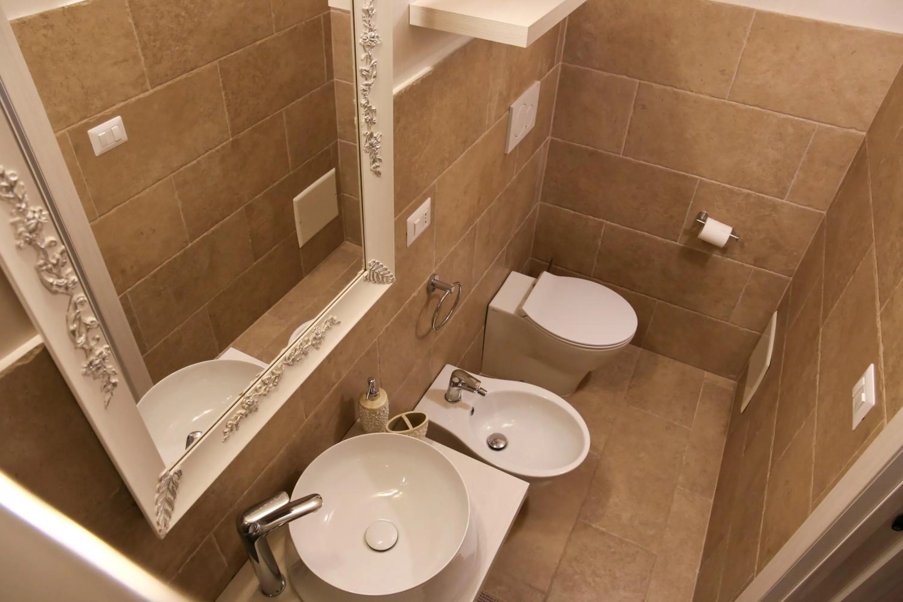 Bathroom in I 7 Peccati