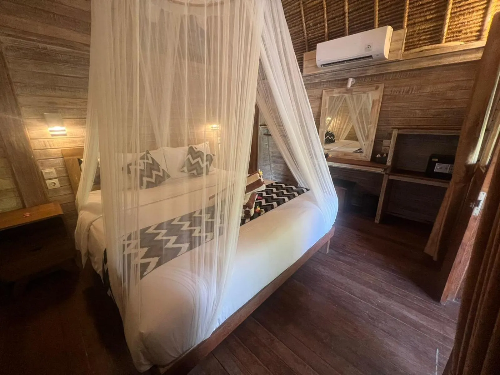 Bedroom, Bed in HoneyBee Huts